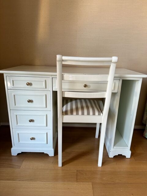 Children's desk with matching Bonnichon chair
