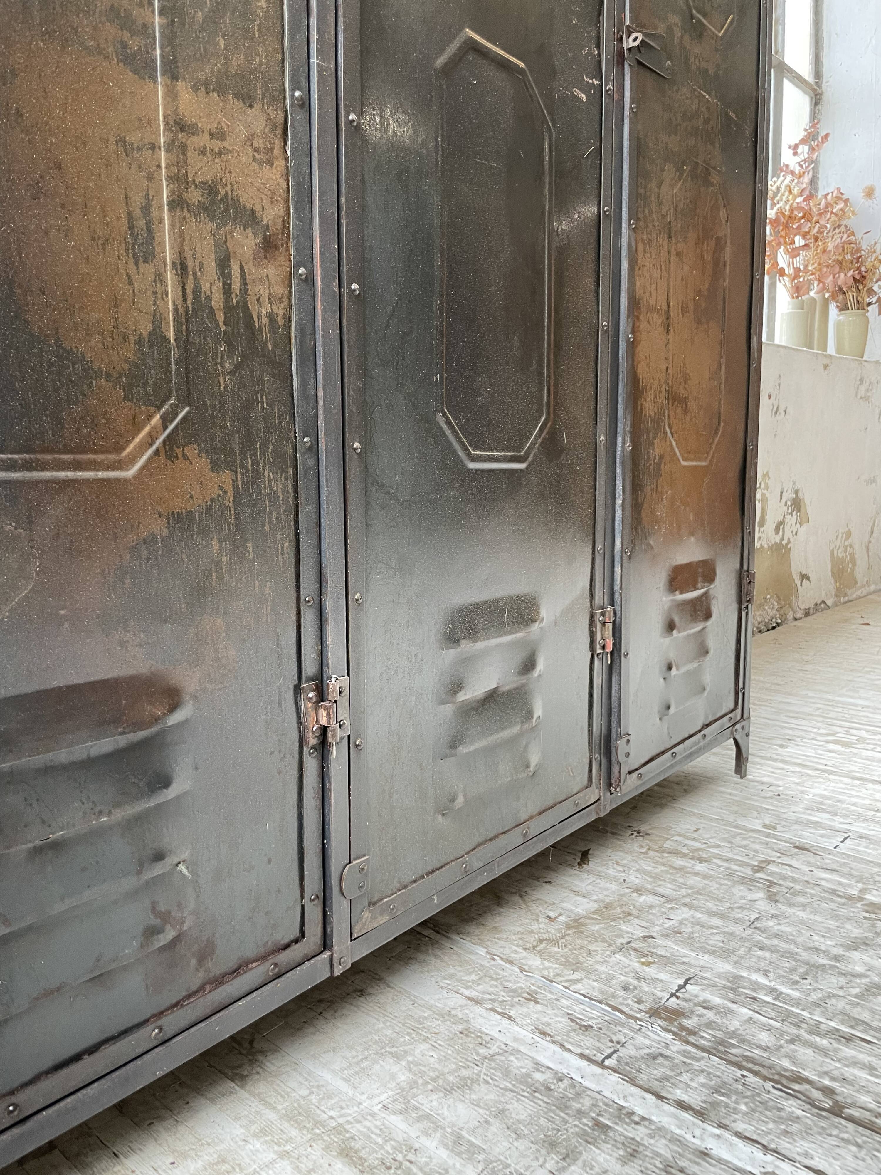 Riveted metal cloakroom Swchartz 1920