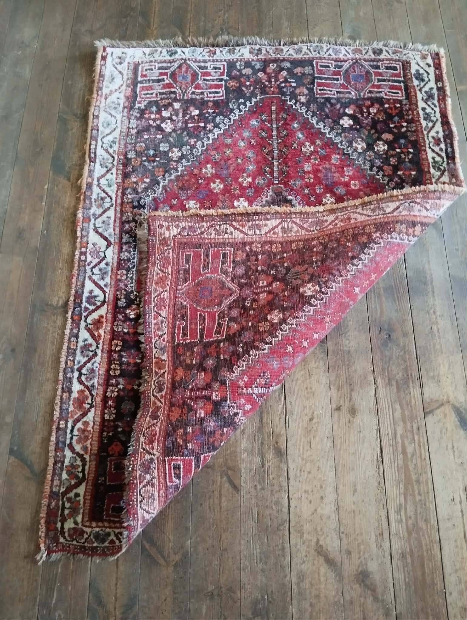 Handmade Persian Shiraz rug 154x113cm