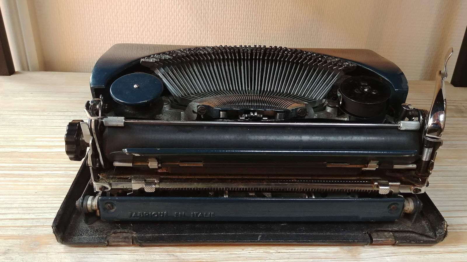 Invicta MP1 Olivetti typewriter