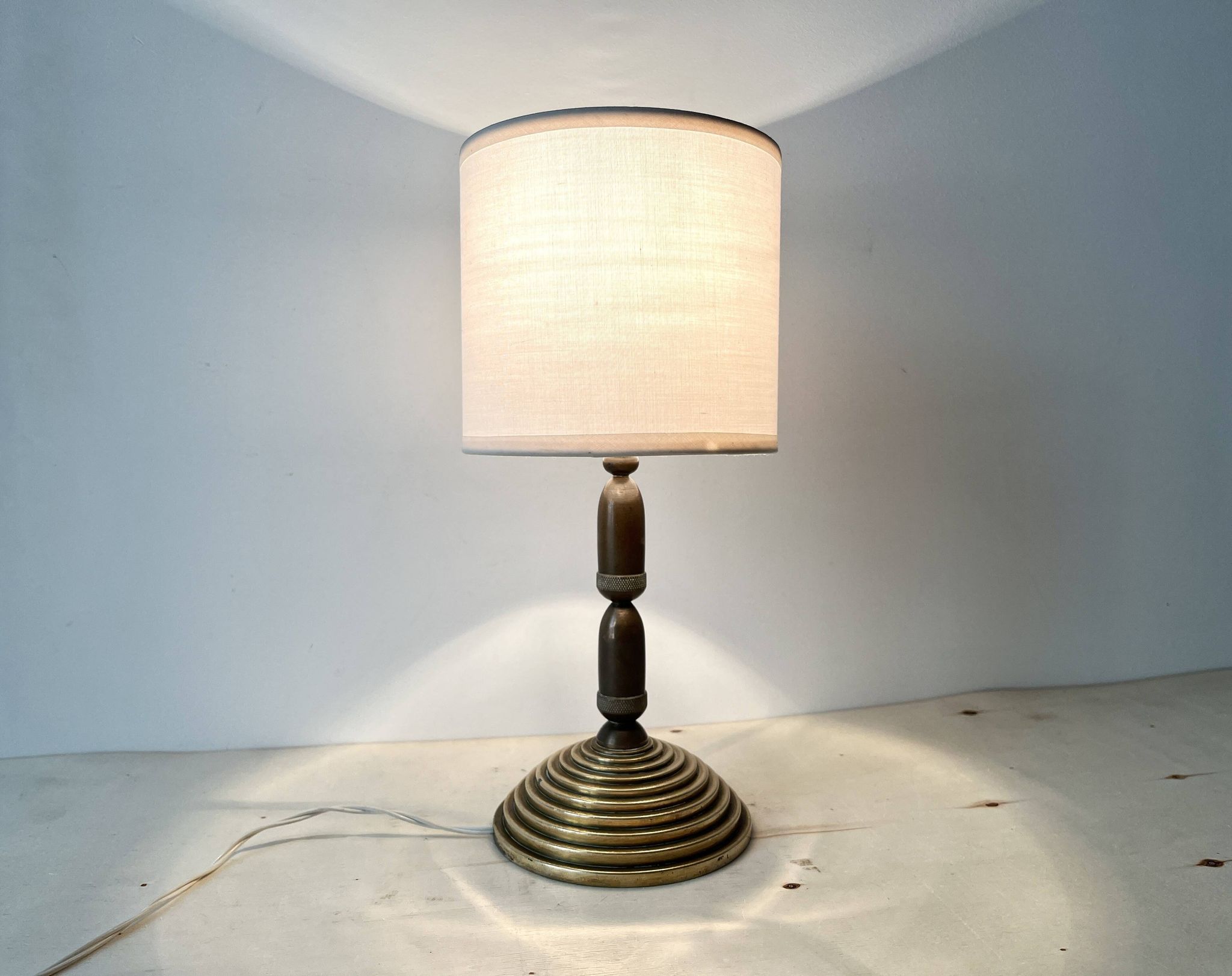Lampe en bronze "glands" années 50, luminaire naturaliste vintage