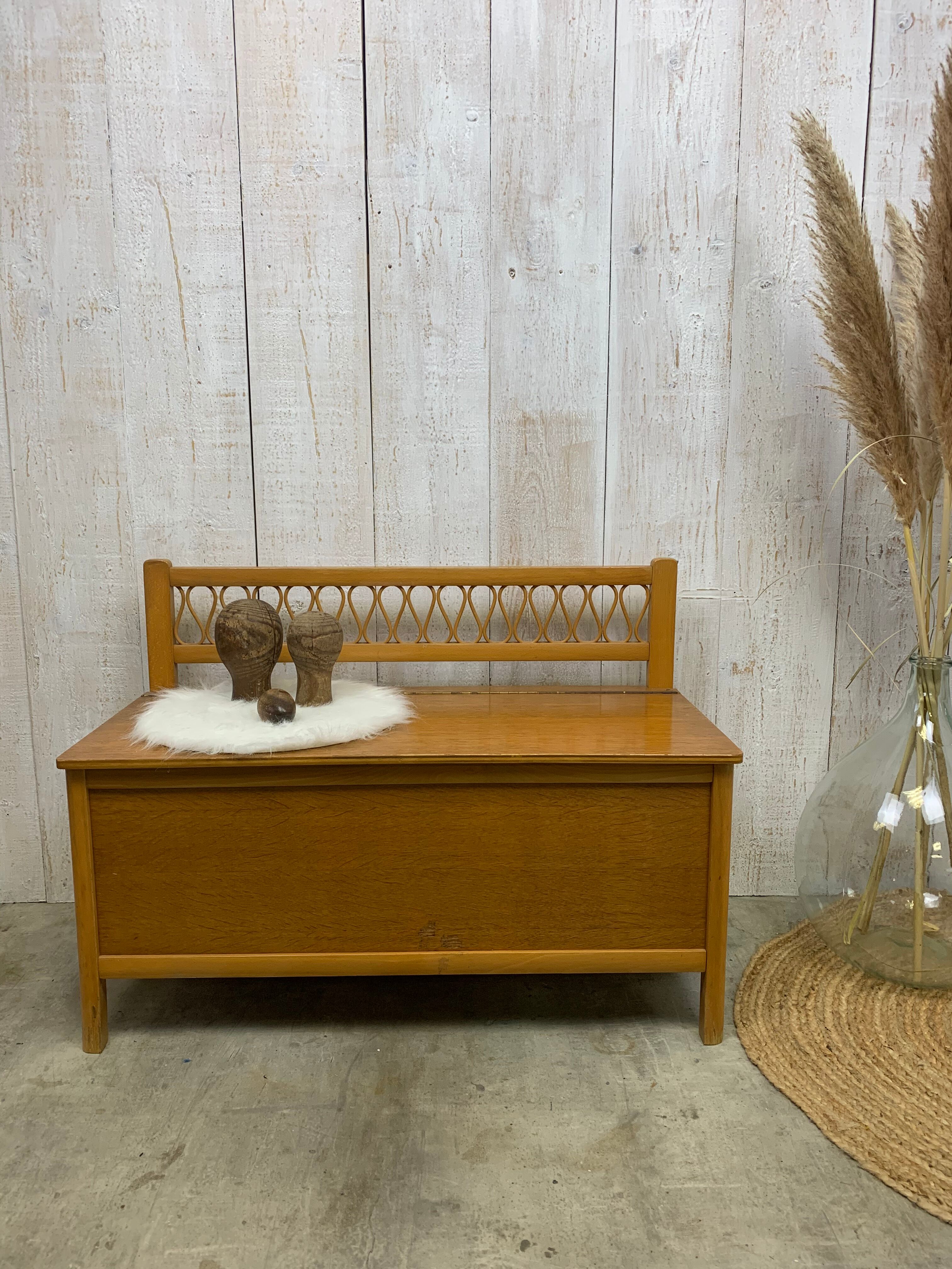 Wooden and wicker box/bench