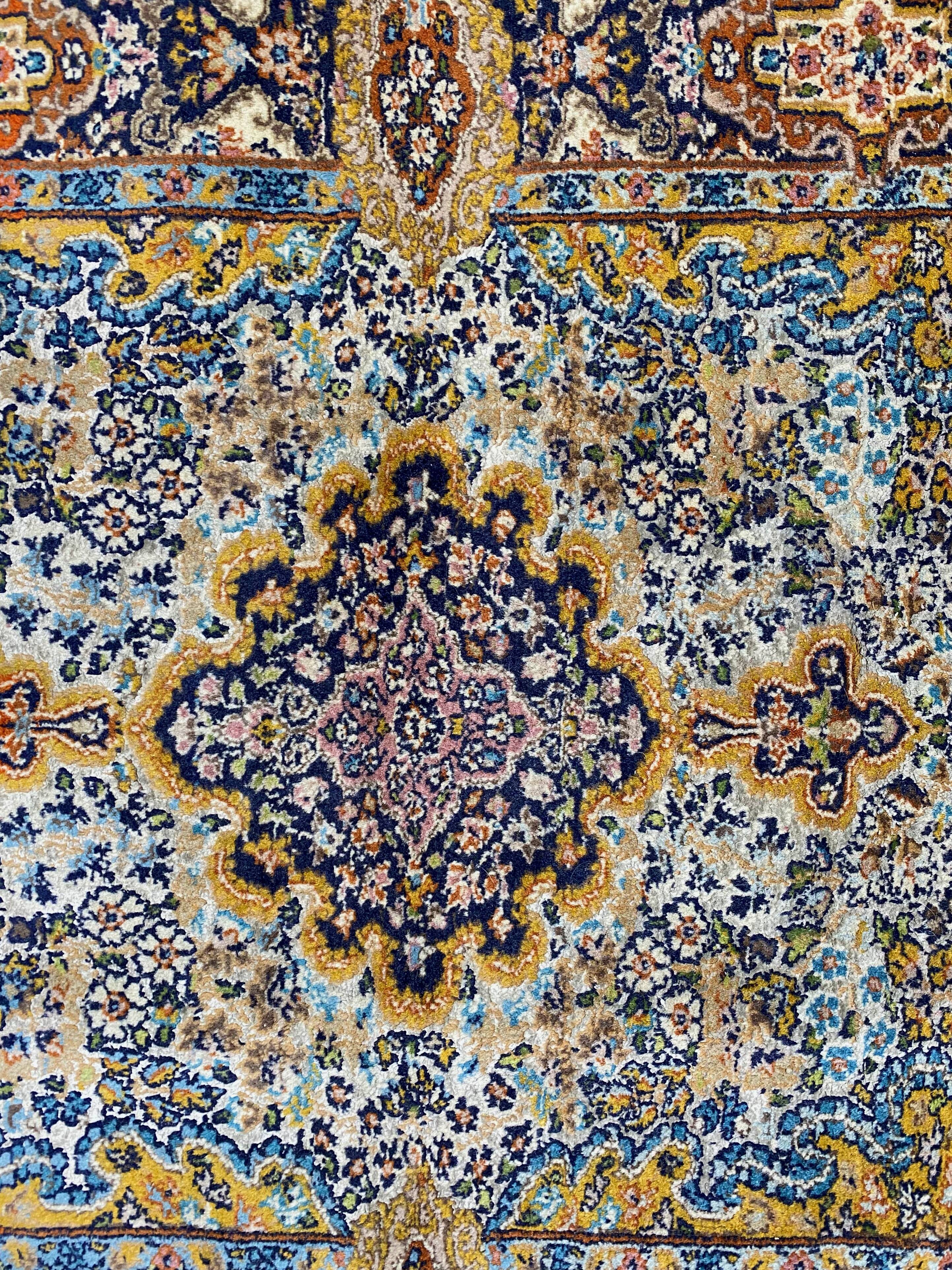 Handmade oriental wool rug 122cmx77cm