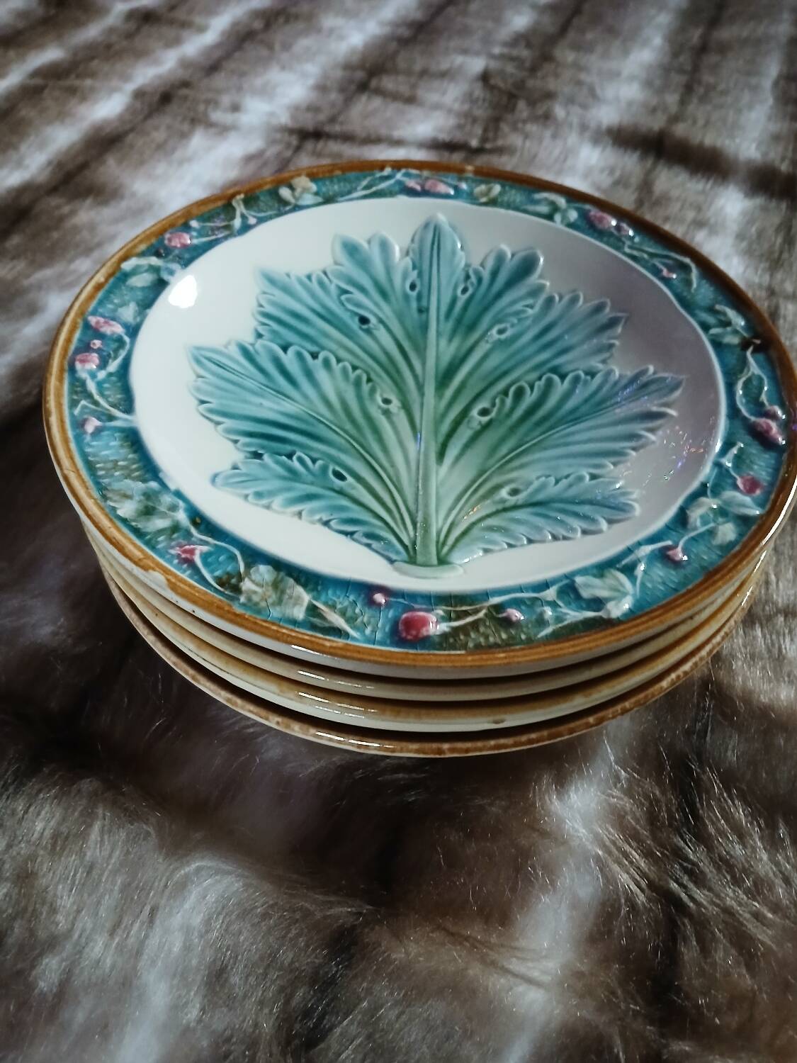 5 assiettes anciennes majolique Longchamp 