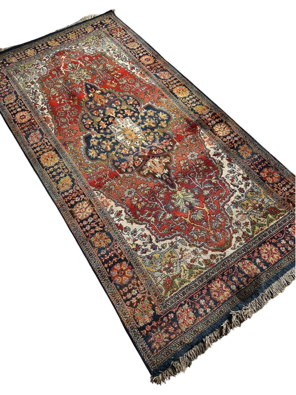 Oriental style rug 180cm x 90cm