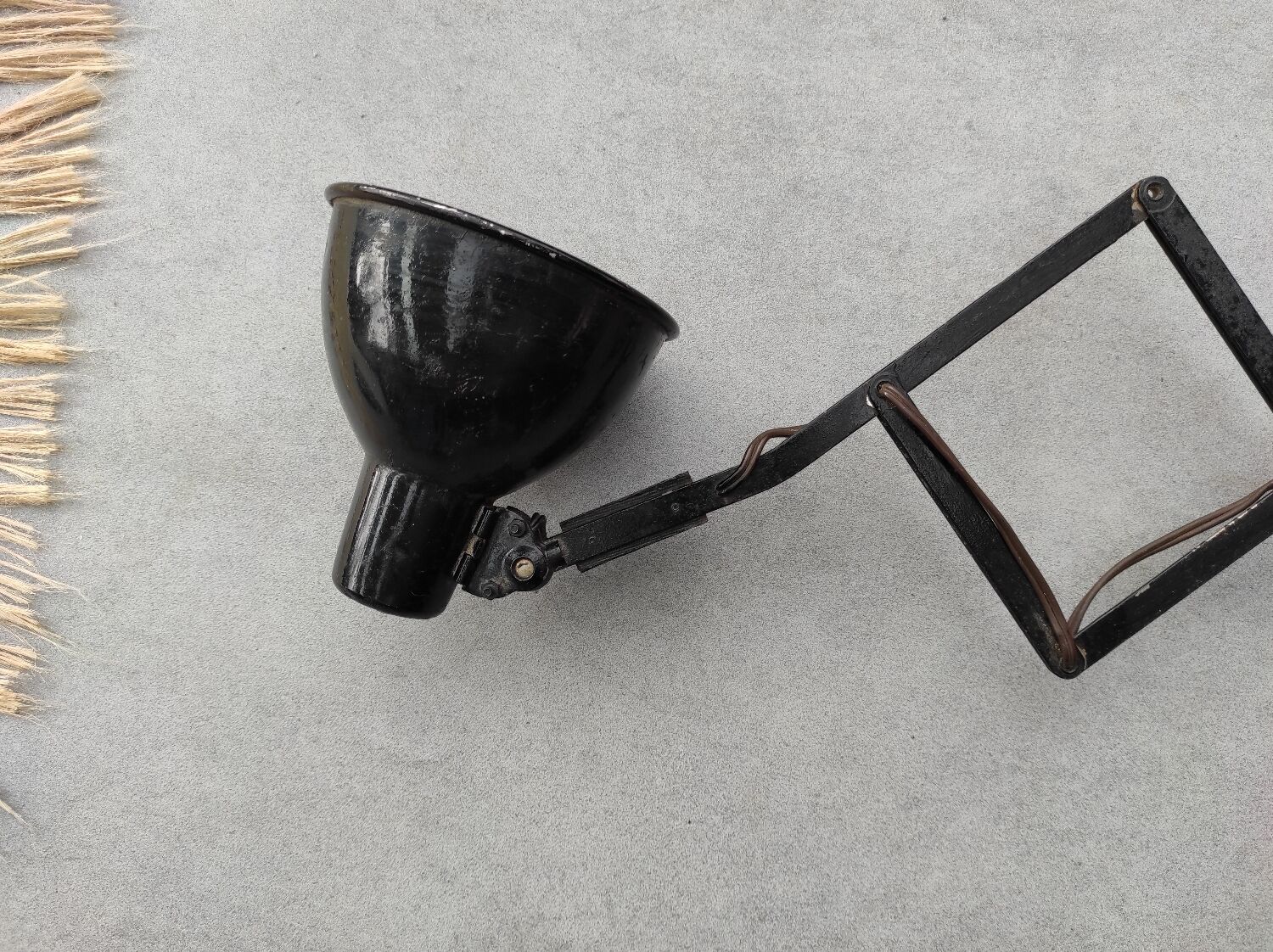 Accordion workshop lamp