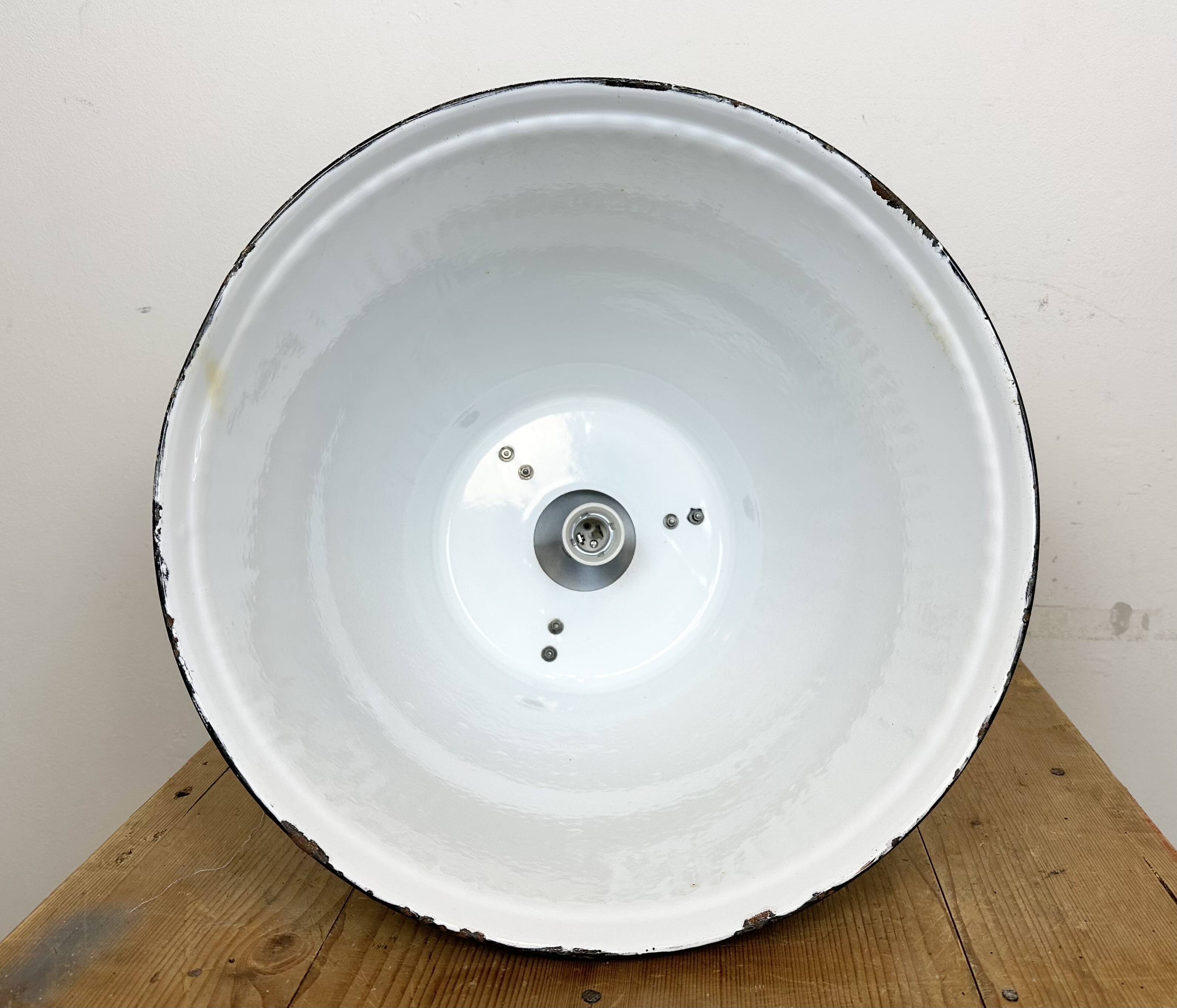 Suspension industrielle en émail noir, 1960s