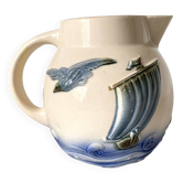Pichet Digoin France barbotine avec décor marin