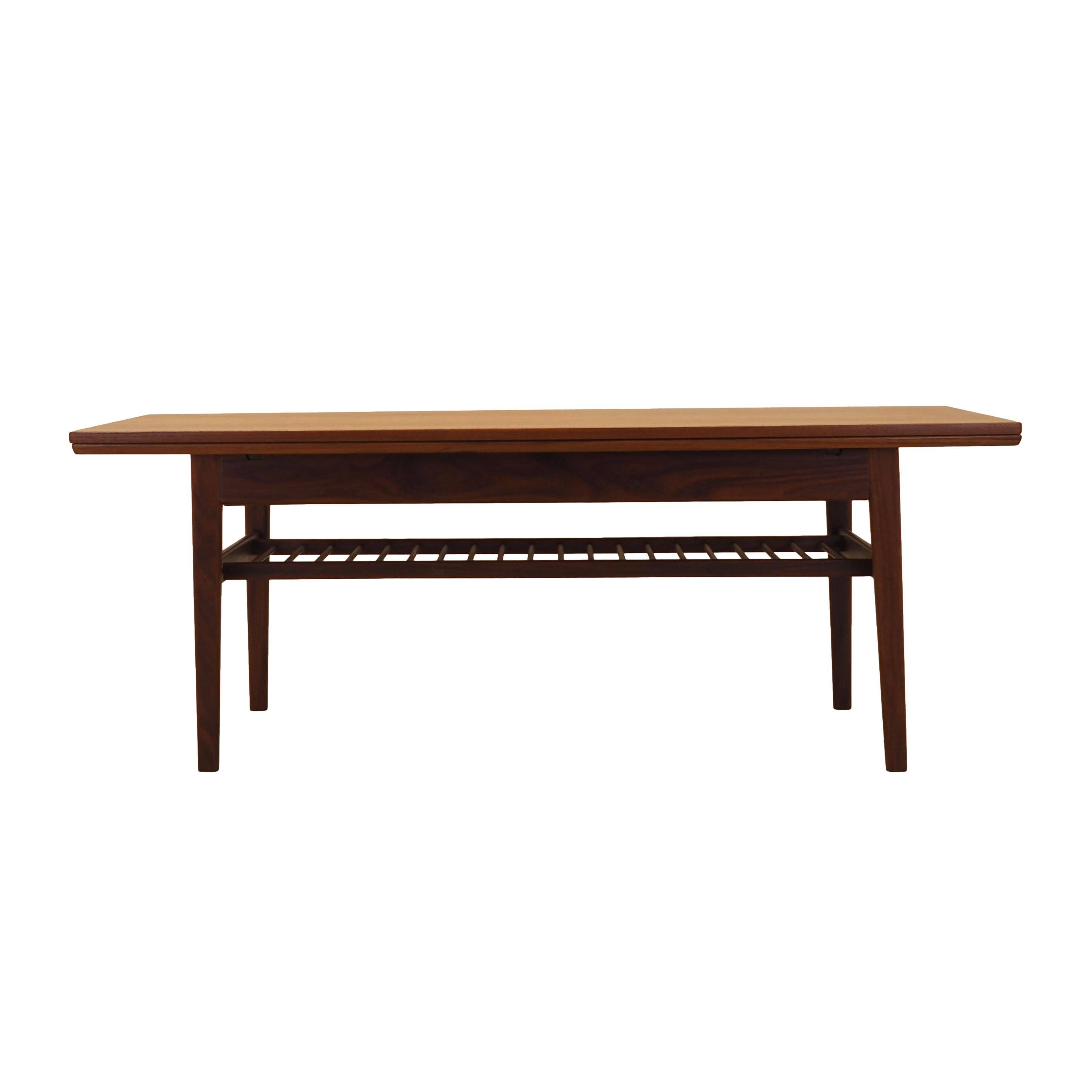 Table basse en teck danois avec étagère, années 1960