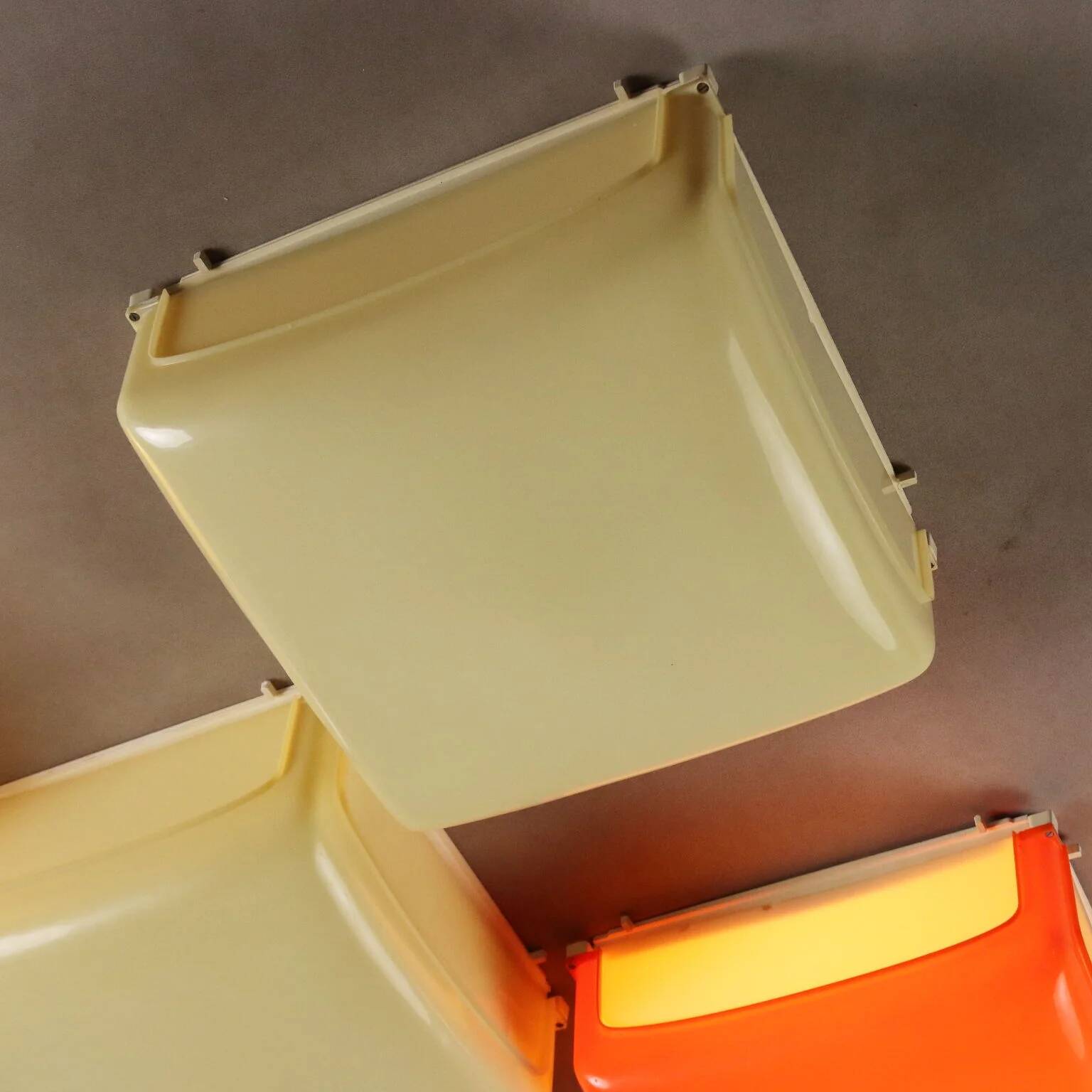 Artemide Cnosso lamp in coloured plastic, designed in Italy in the 1960s-70s.