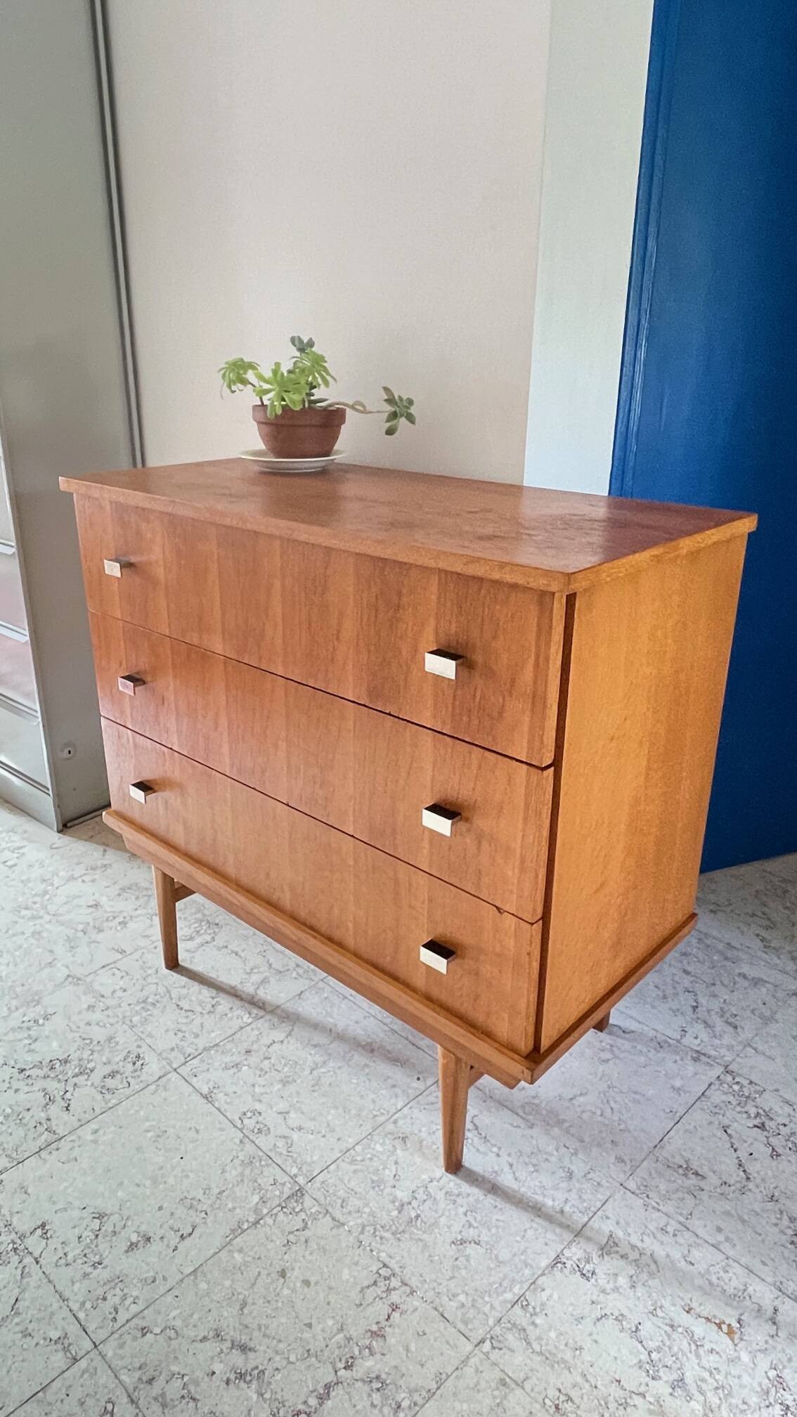 Vintage design geometric chest