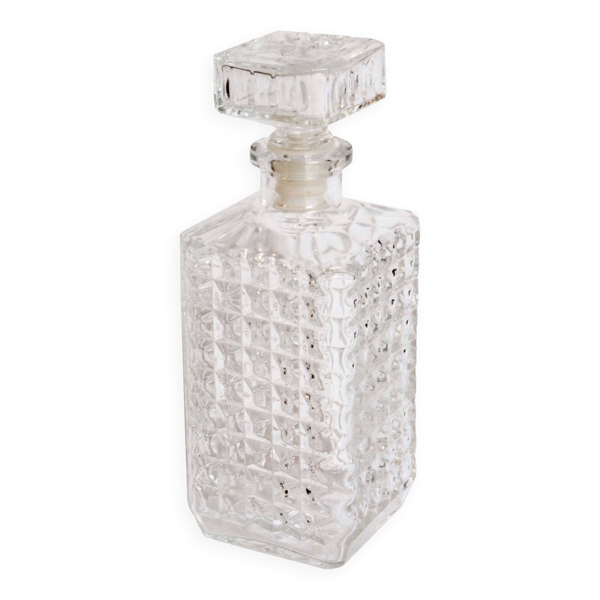 Whiskey decanter with spike pattern