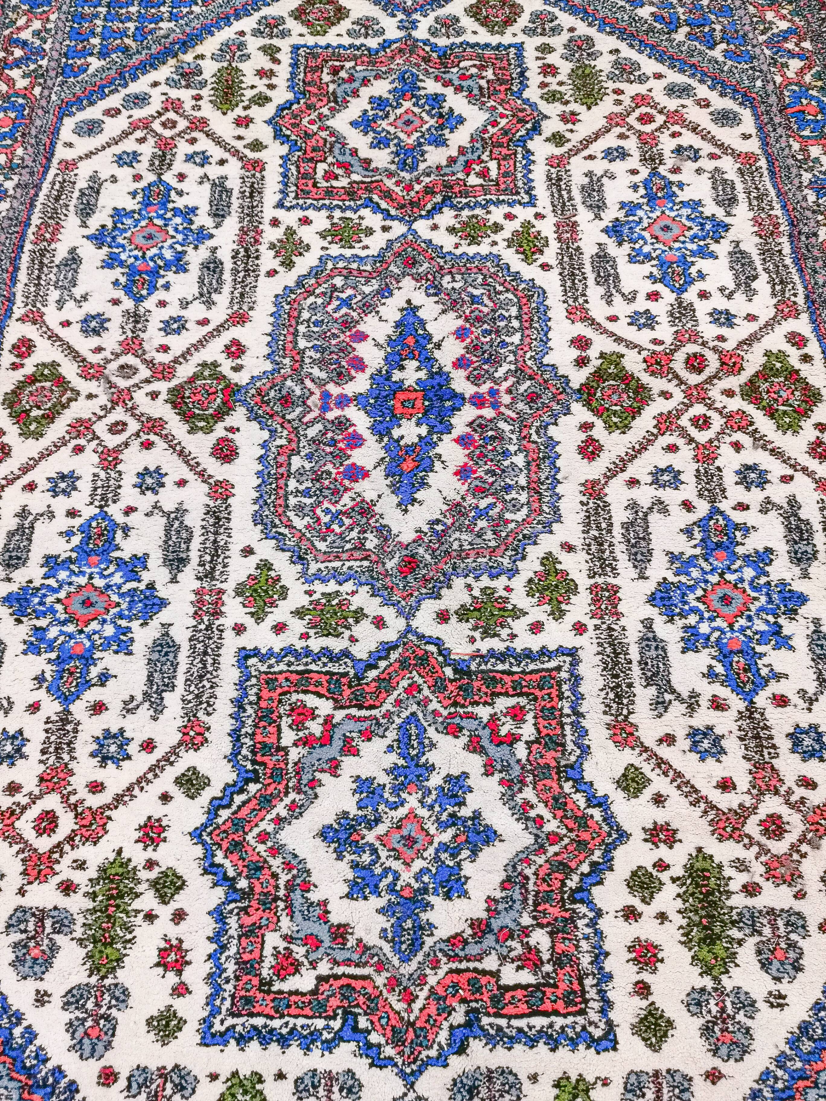 Handmade East carpet North Africa 307 x 208 cm