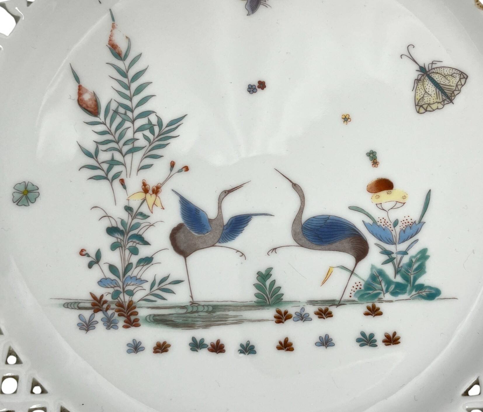 Chantilly, Kakiemon openwork porcelain footed bowl, early 20th century