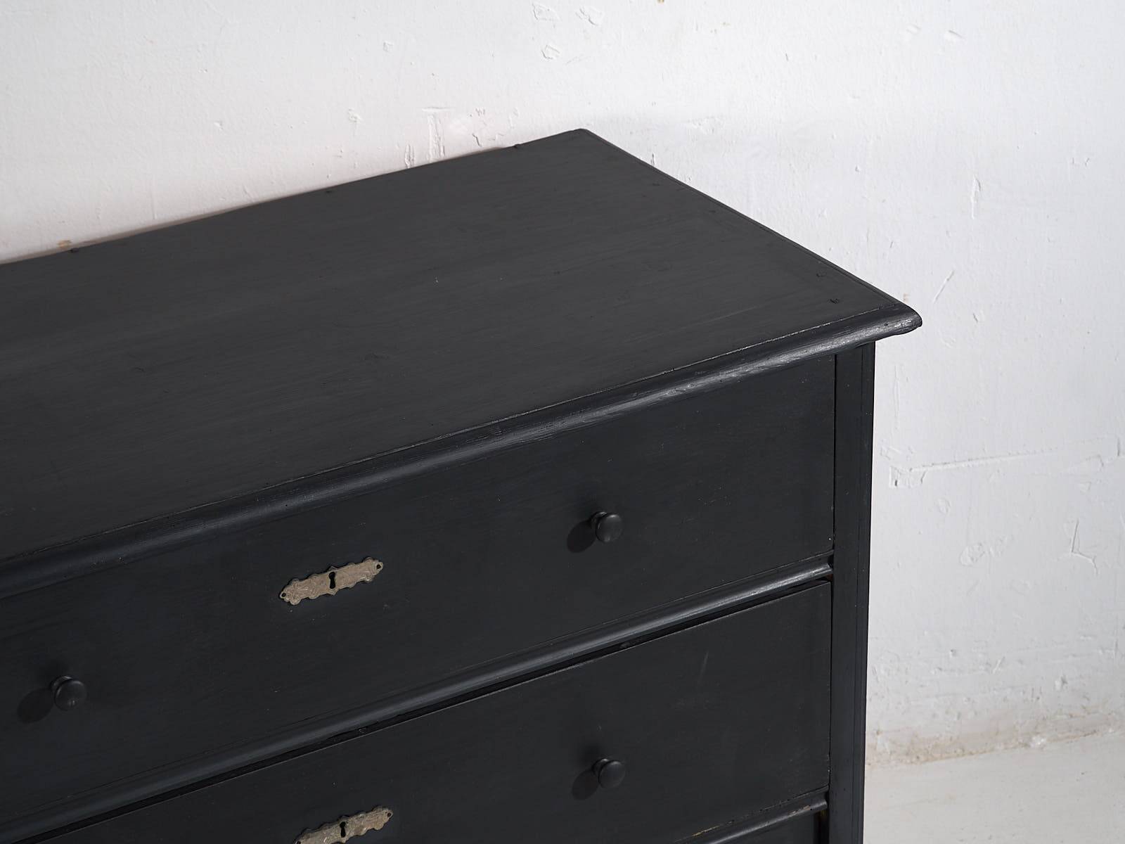 Antique chest of drawers in dark tones (c.1920)