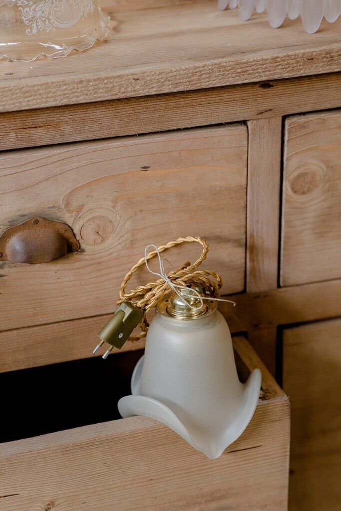 Opaque Tulip walking lamp