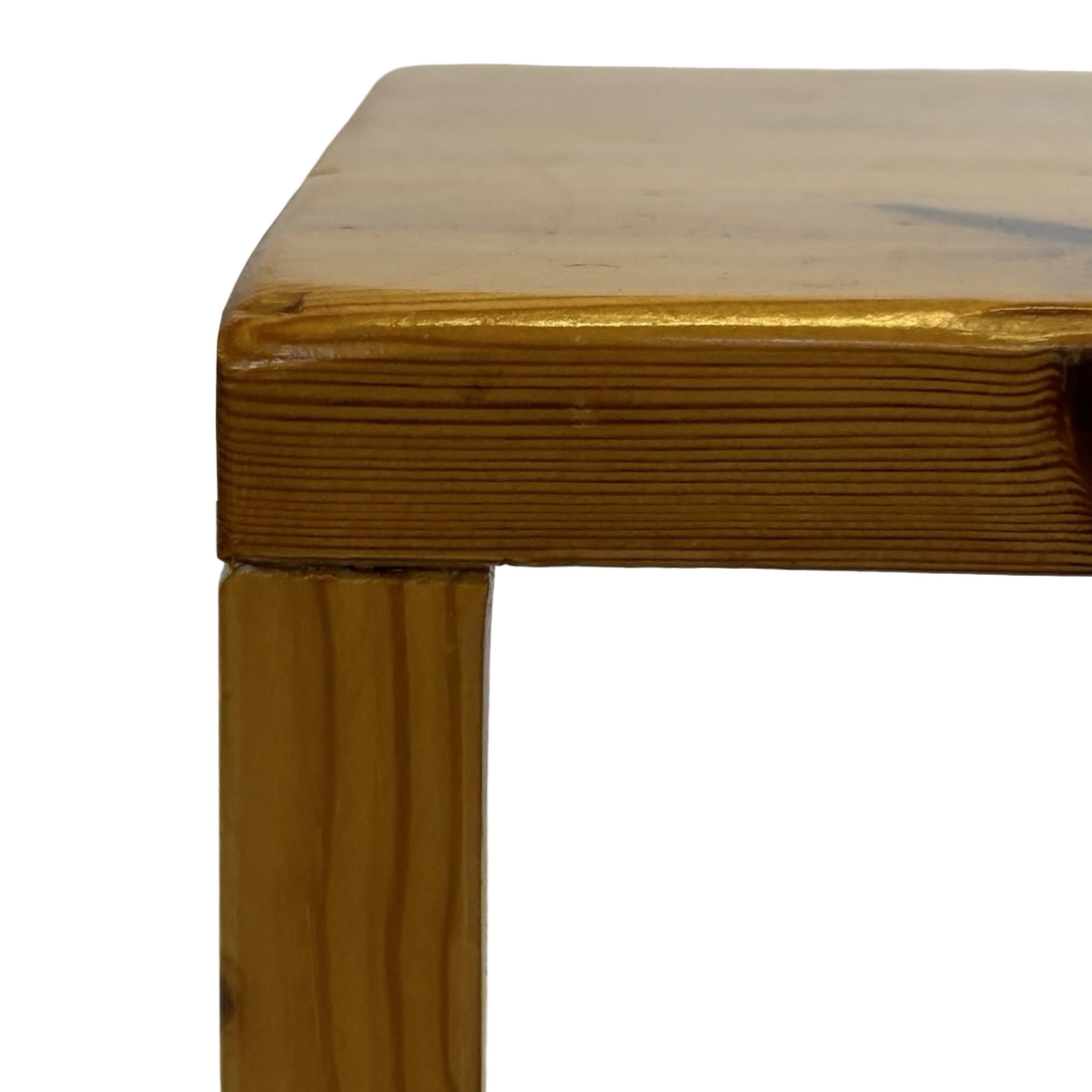 Vintage side table in Pine wood 1970s small table