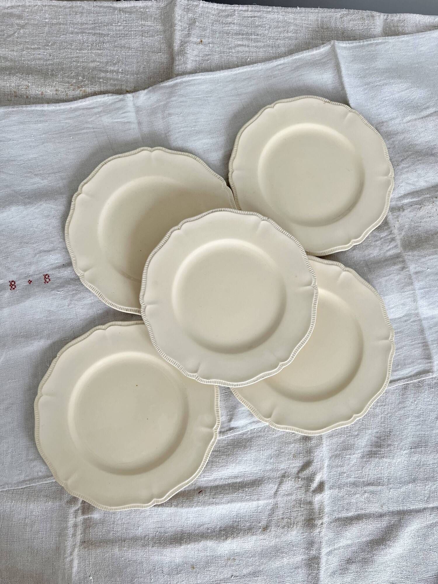 Set of 5 vintage earthenware flat plates stamped Longchamp beige color classic style