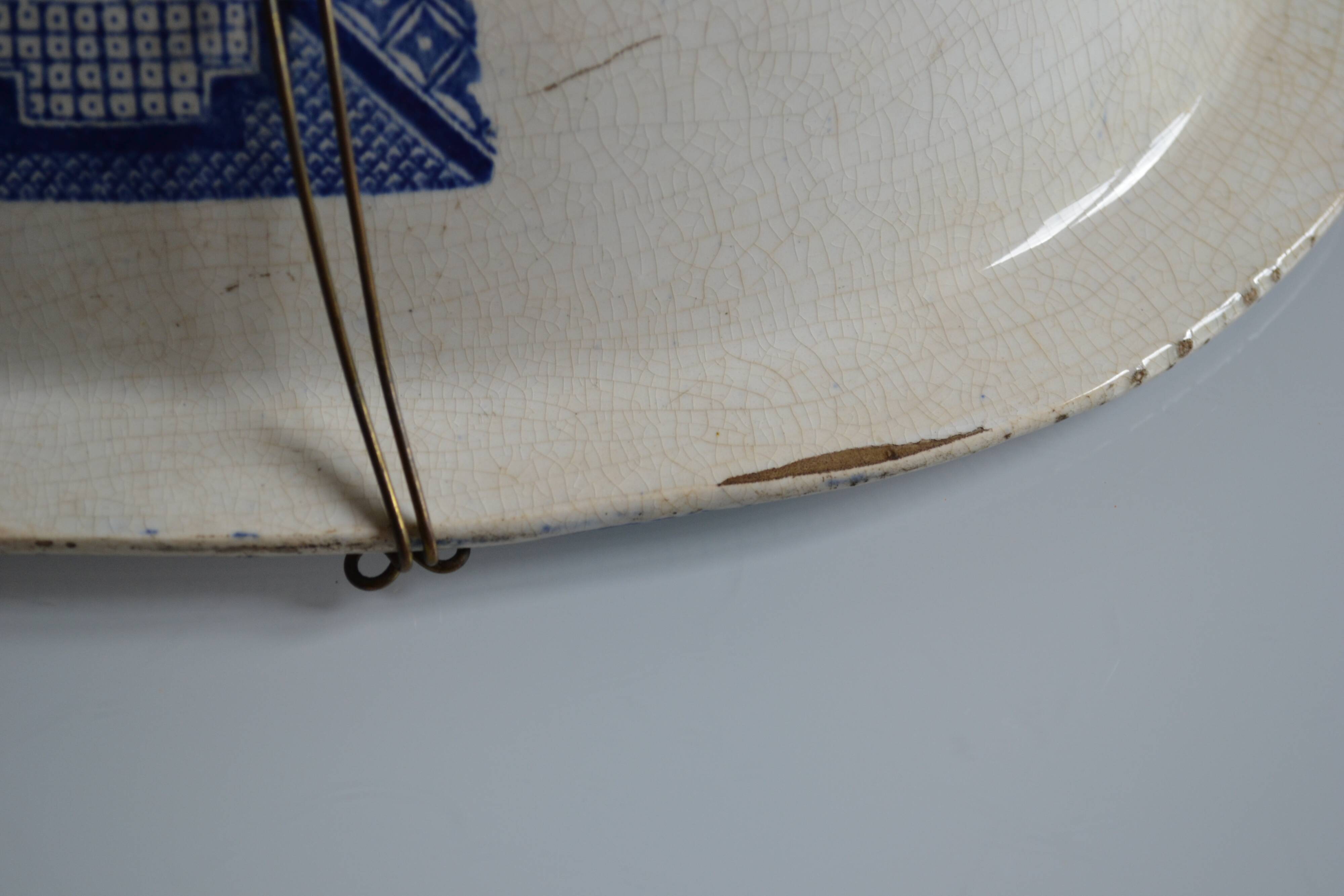 English earthenware dish 19th Staffordshire willow pattern decoration