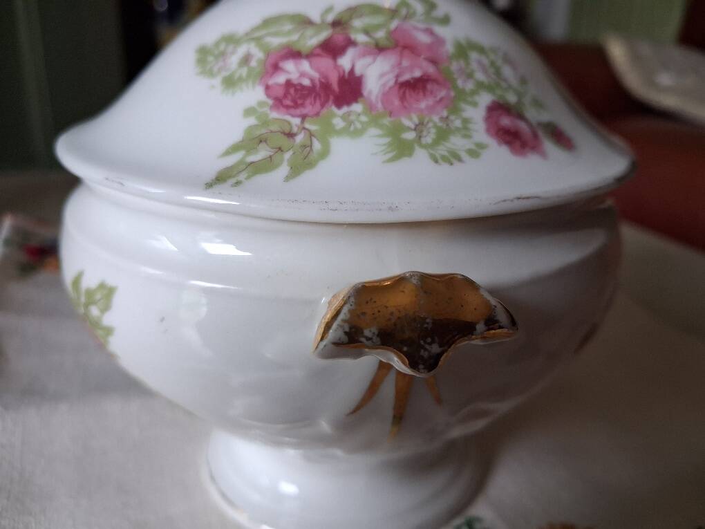 Antique porcelain sweet box from Limoges - William Guérin