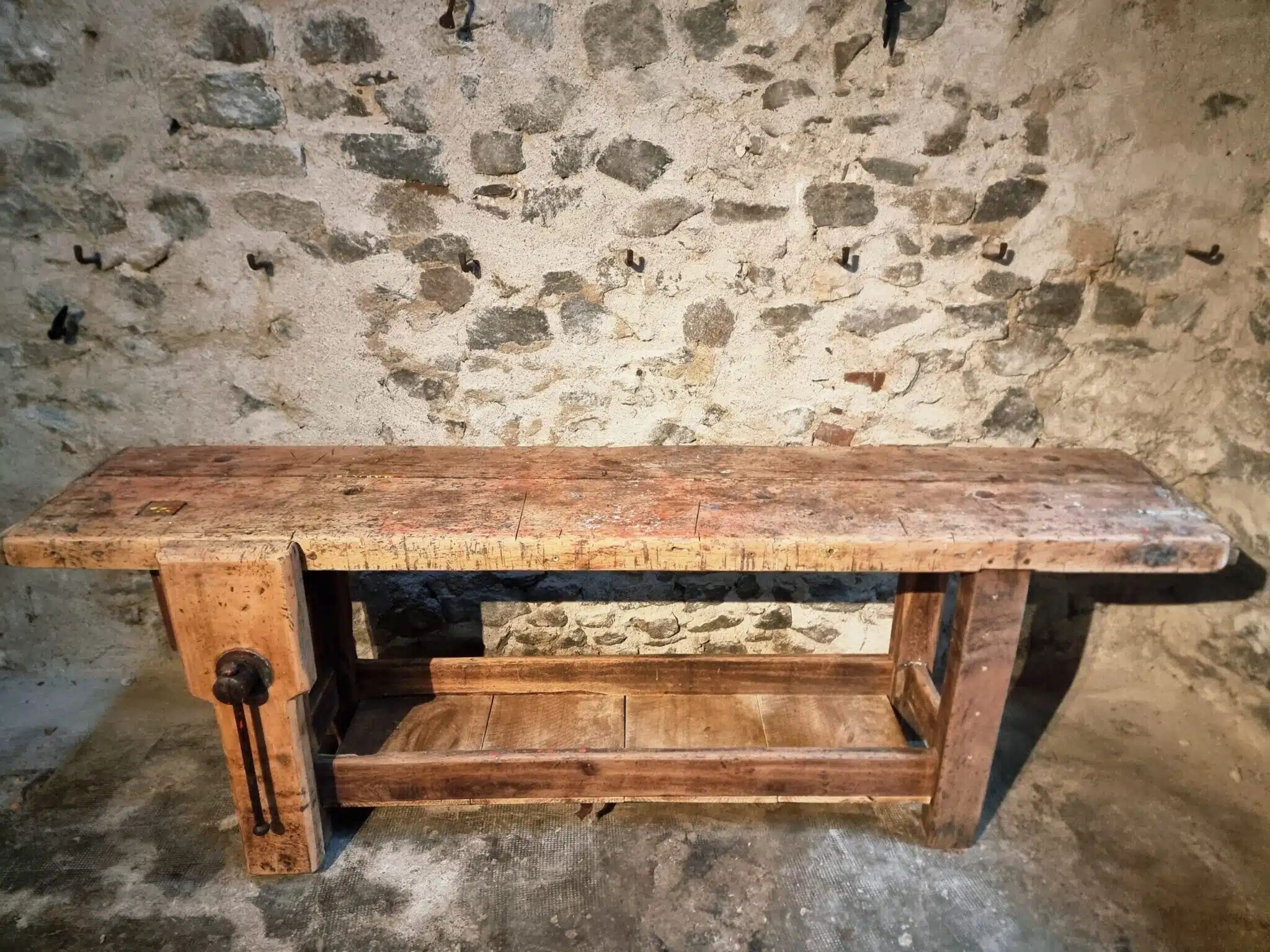 Antique French carpenter's workbench in oak and beech, circa 1900