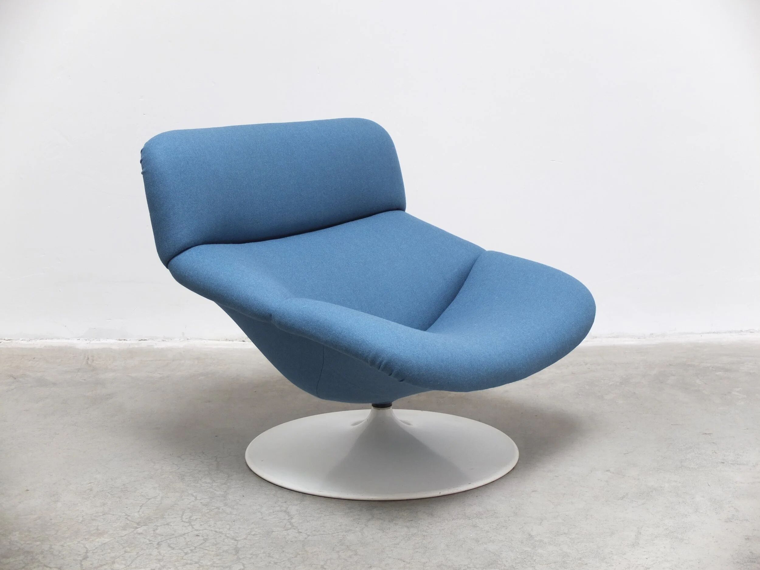 Iconic 'F518' lounge chair by Geoffrey Harcourt for Artifort, 1970s