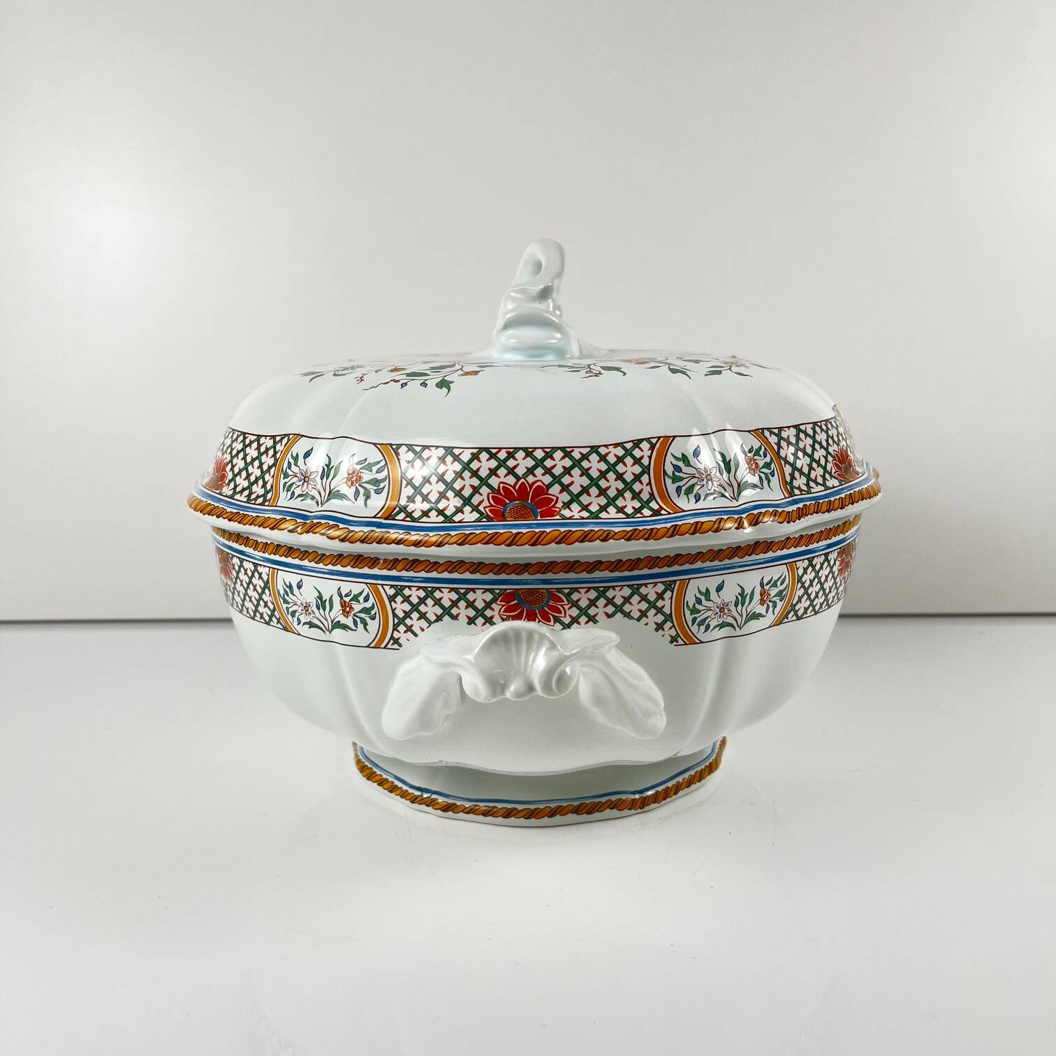Gien soup tureen model Rouen Sainfoin, 1990, limited edition 693/1500