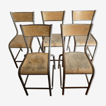 Set de 5 chaises vintage industrielles dites de laboratoire mullca.