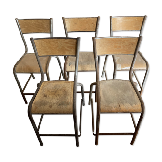 Set de 5 chaises vintage industrielles dites de laboratoire mullca.