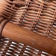 Magazine rack in turned wood and light brown rattan