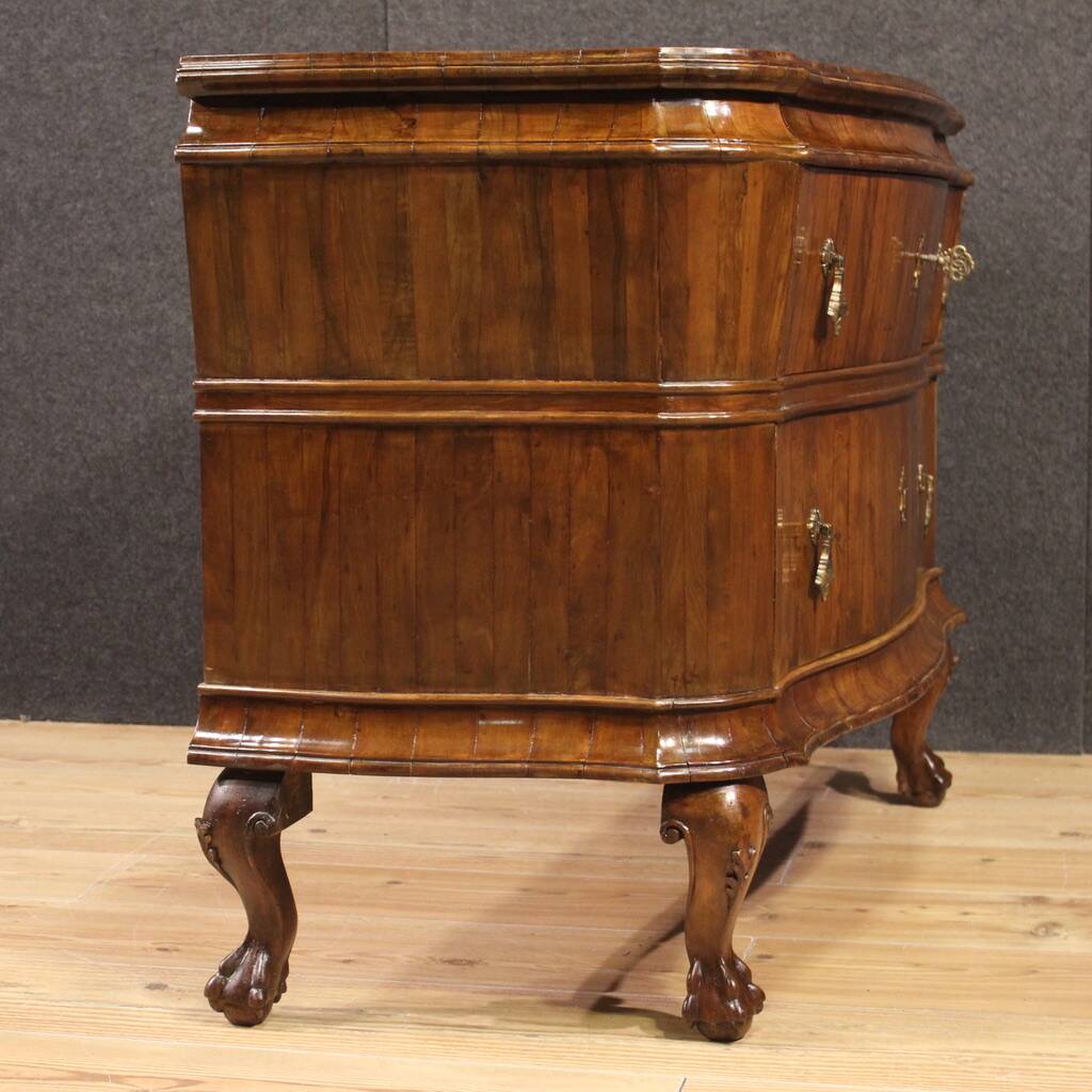 Venetian dresser from the first half of the 20th century