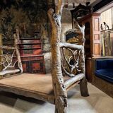 Lit brutaliste en bois exotique vers 1970