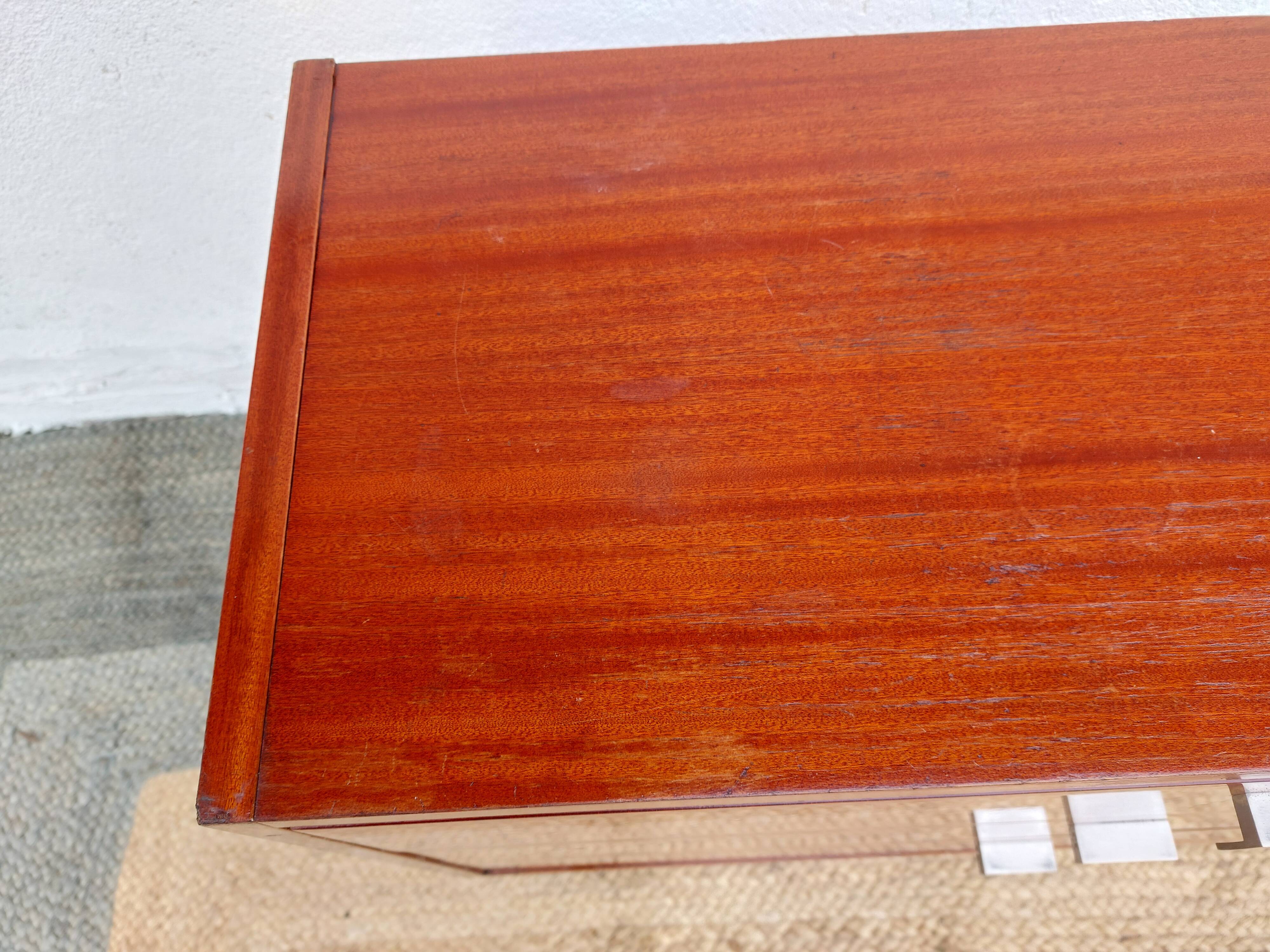 Vintage tapered leg chest of drawers