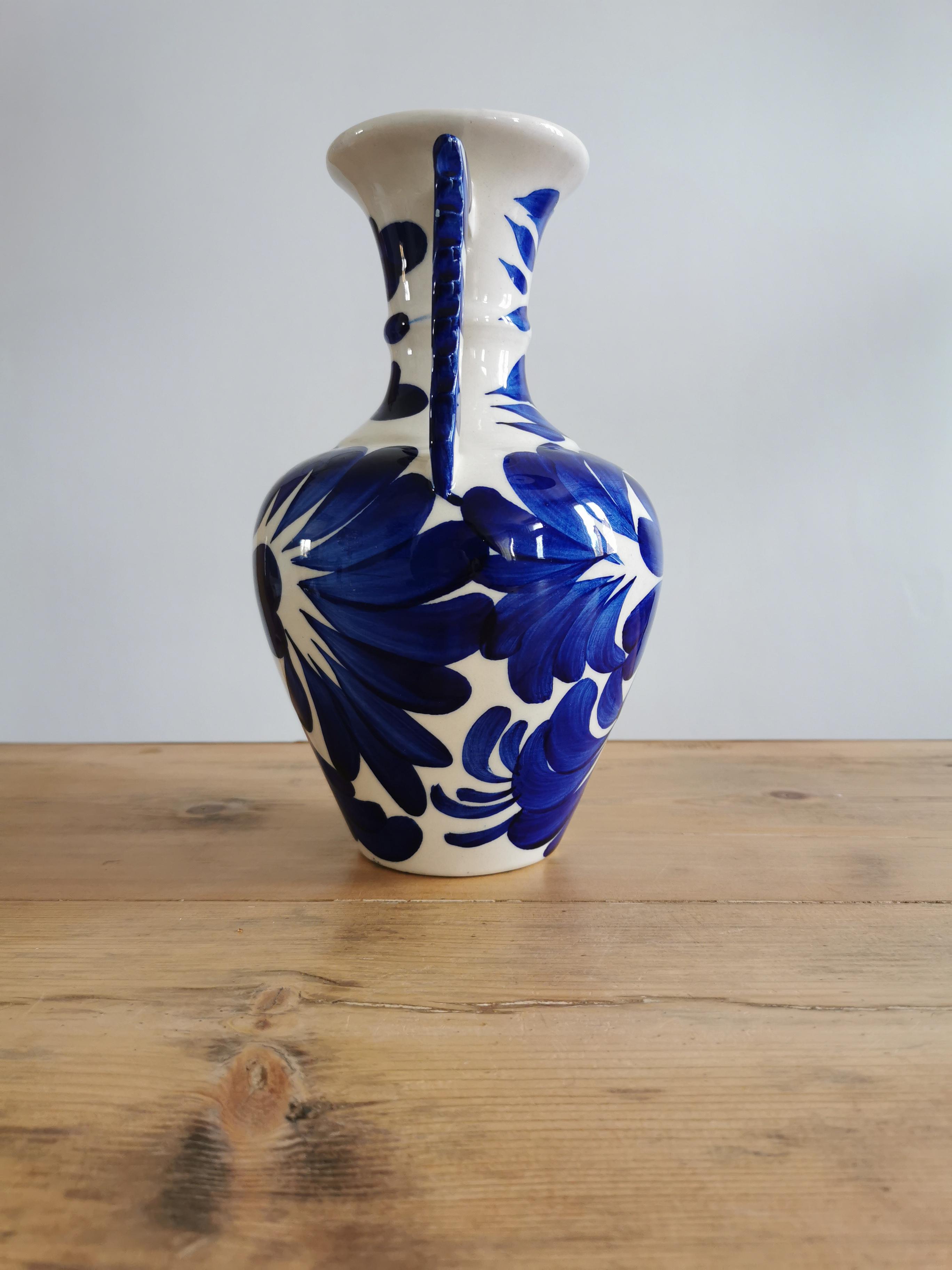 Baluster vase in painted ceramic decoration flowers