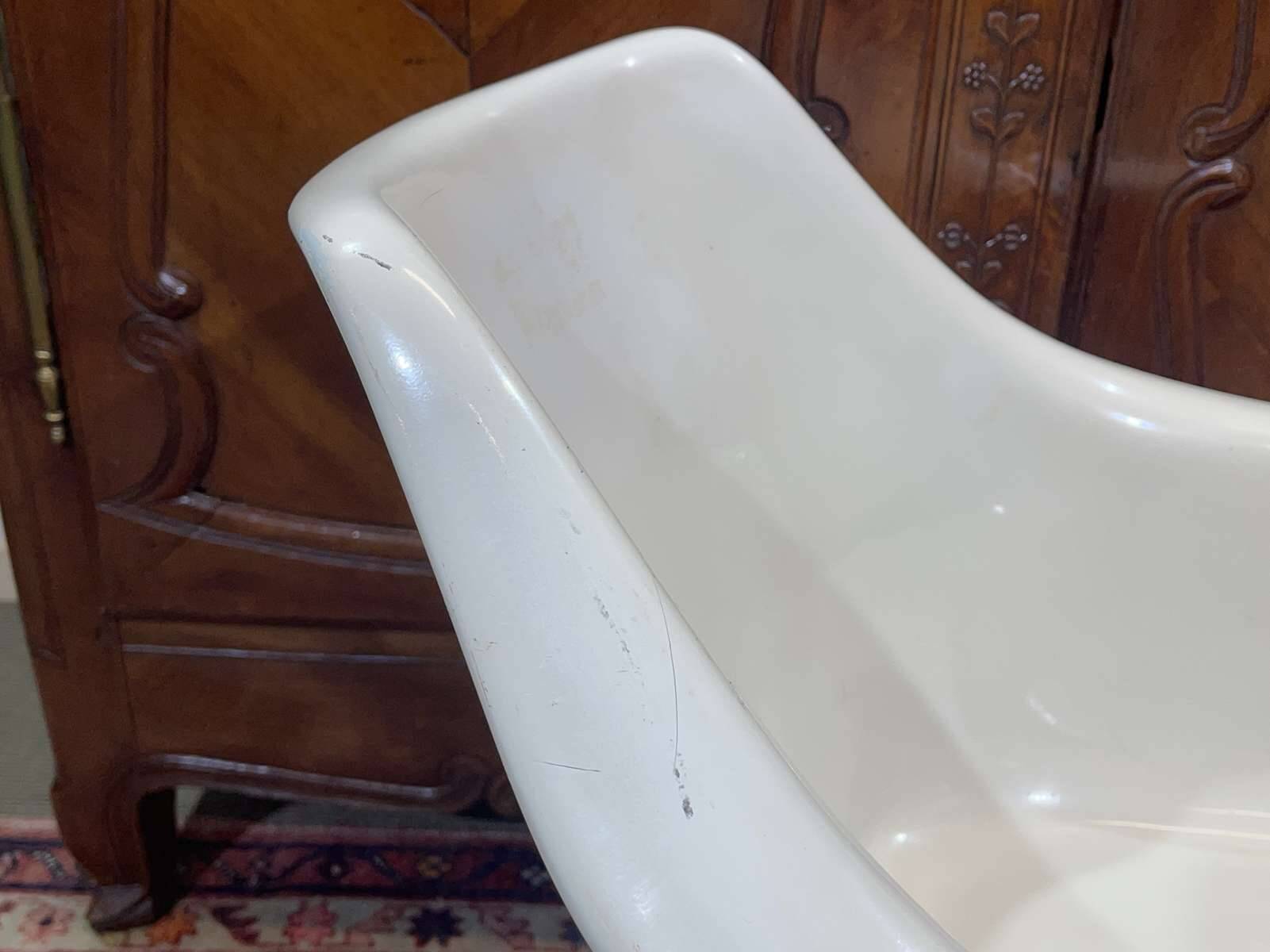 Swivel tulip chair in fiberglass from the 1970s