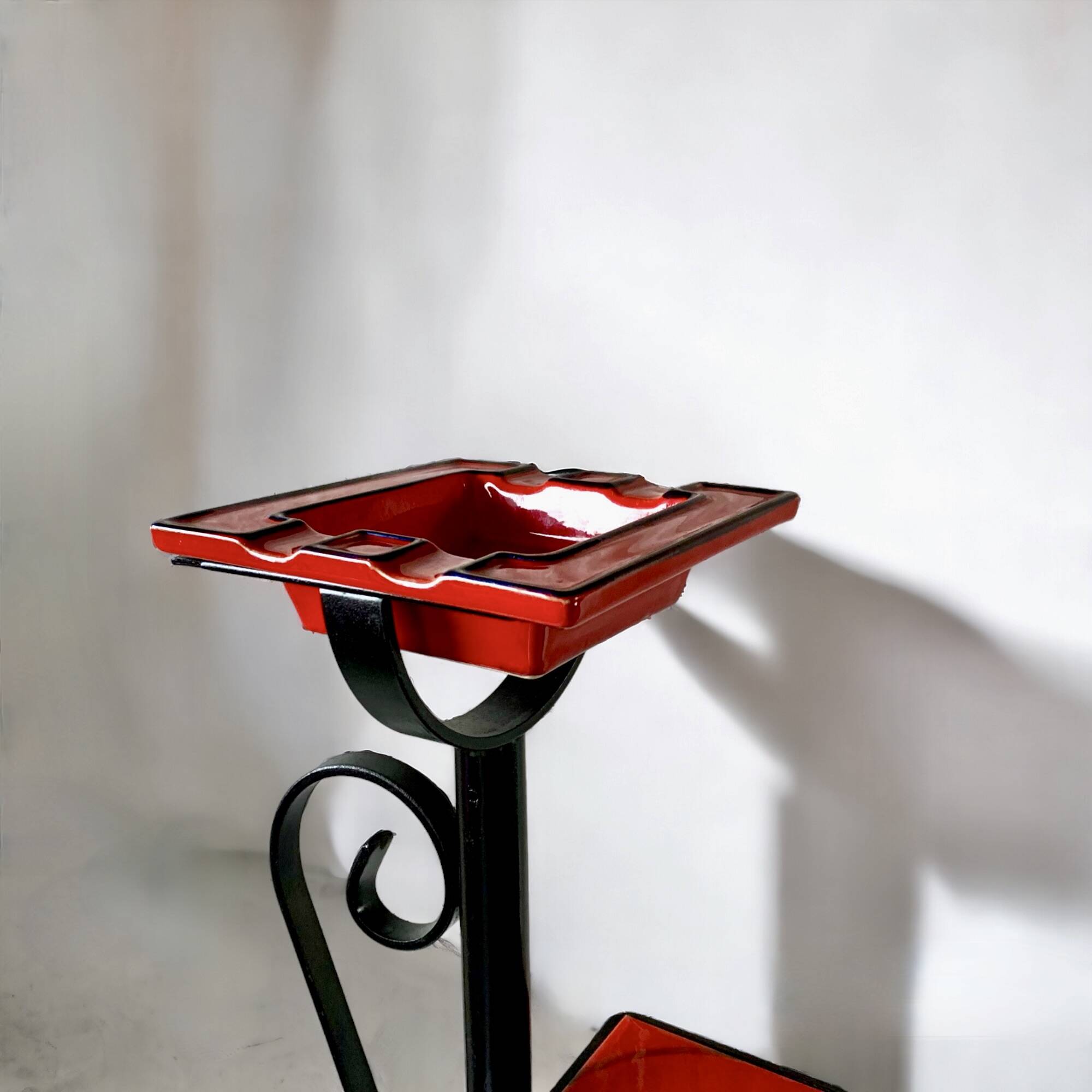 Vintage ashtray on foot in ceramic and wrought iron
