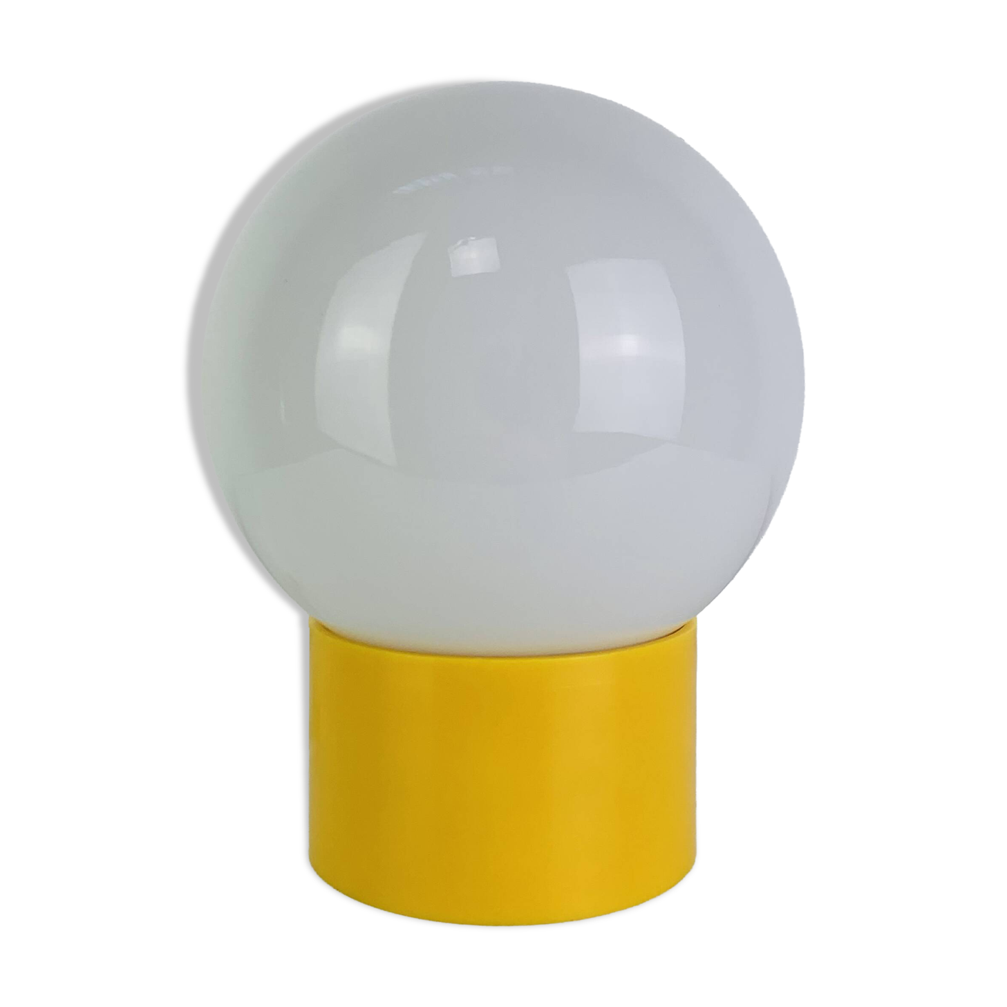 Space Age ball lamp, opaline with a yellow base, 1960s.