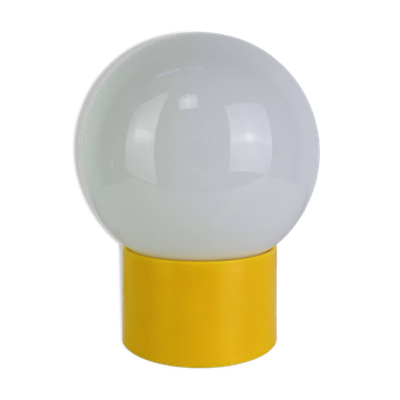 Space Age ball lamp, opaline with a yellow base, 1960s.