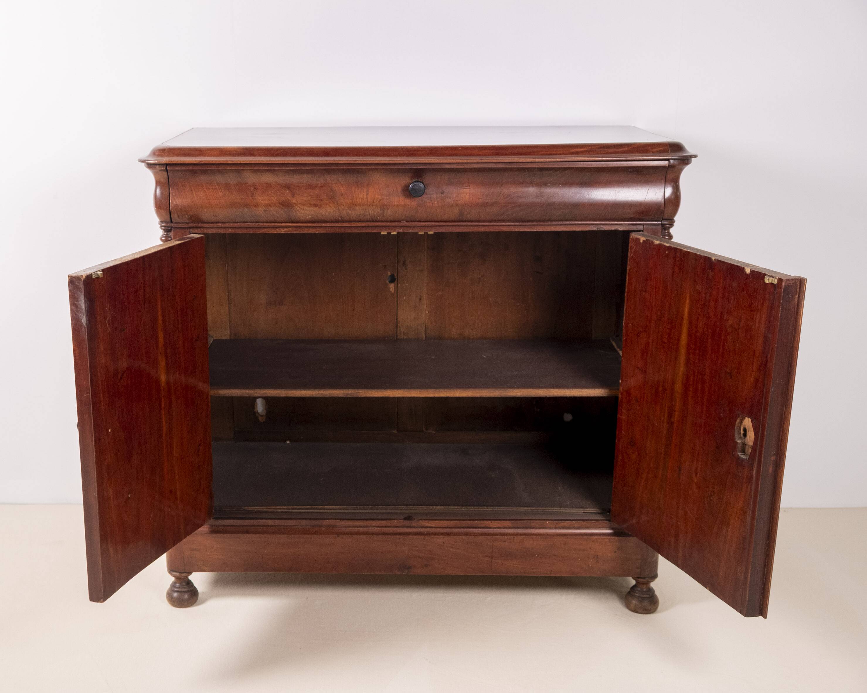 Cabinet Louis Philippe en acajou fabriqué en Belgique