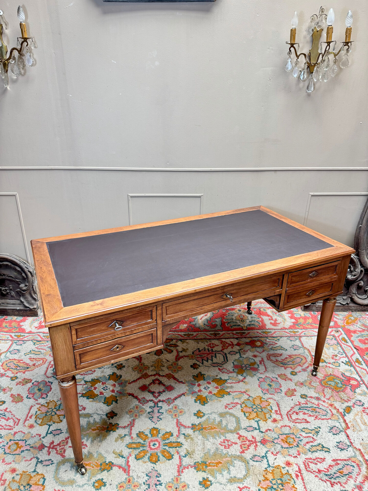 Walnut desk in Directoire style, 19th century.