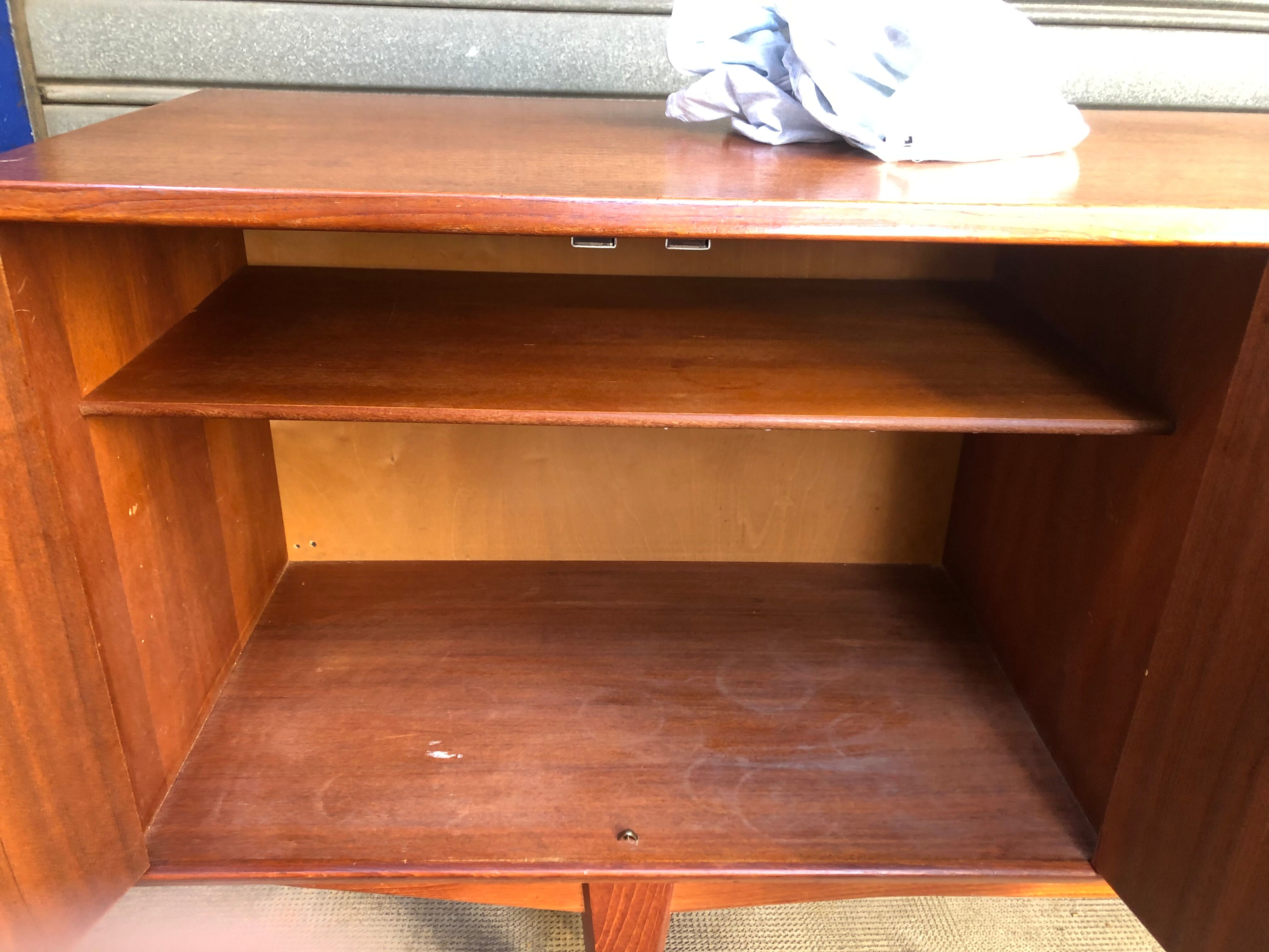 Scandinavian tea shirting 4-door and 5 1960s drawers