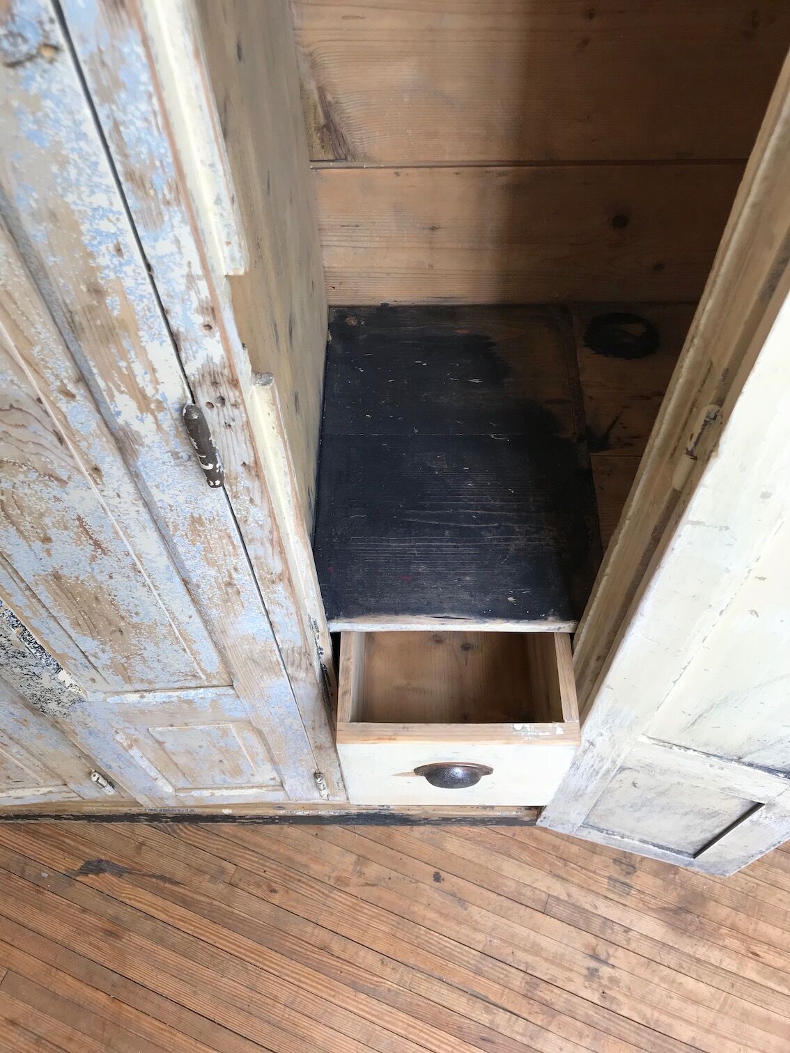 Wooden workshop vestiary