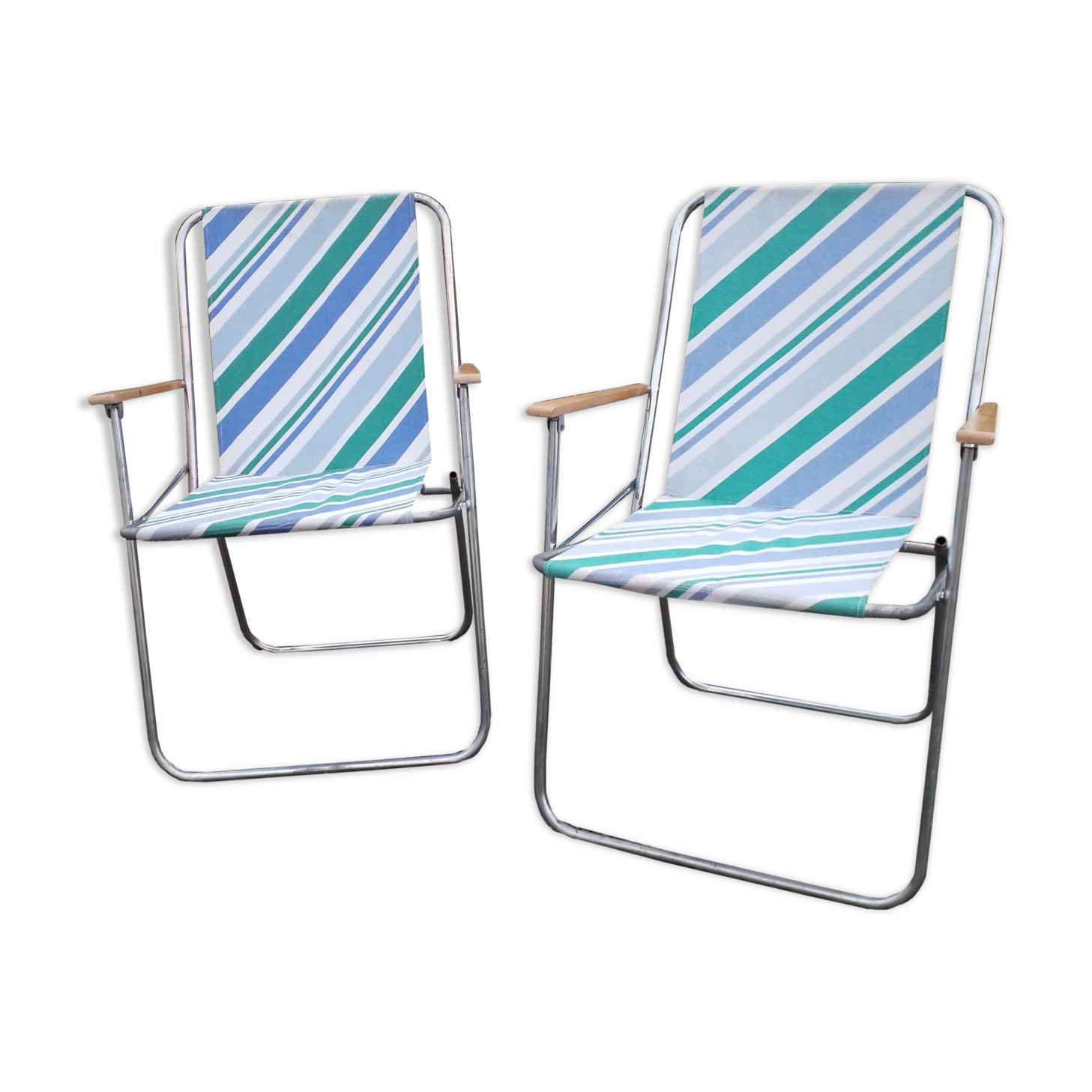 Pair of folding chairs 70
