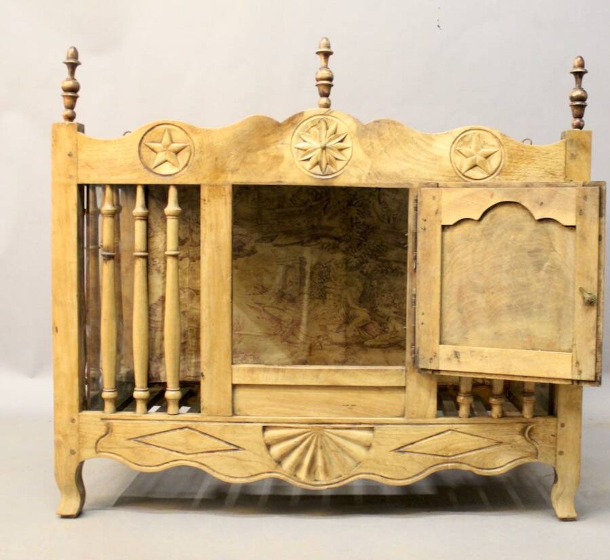 19th Century Light Walnut Panetière