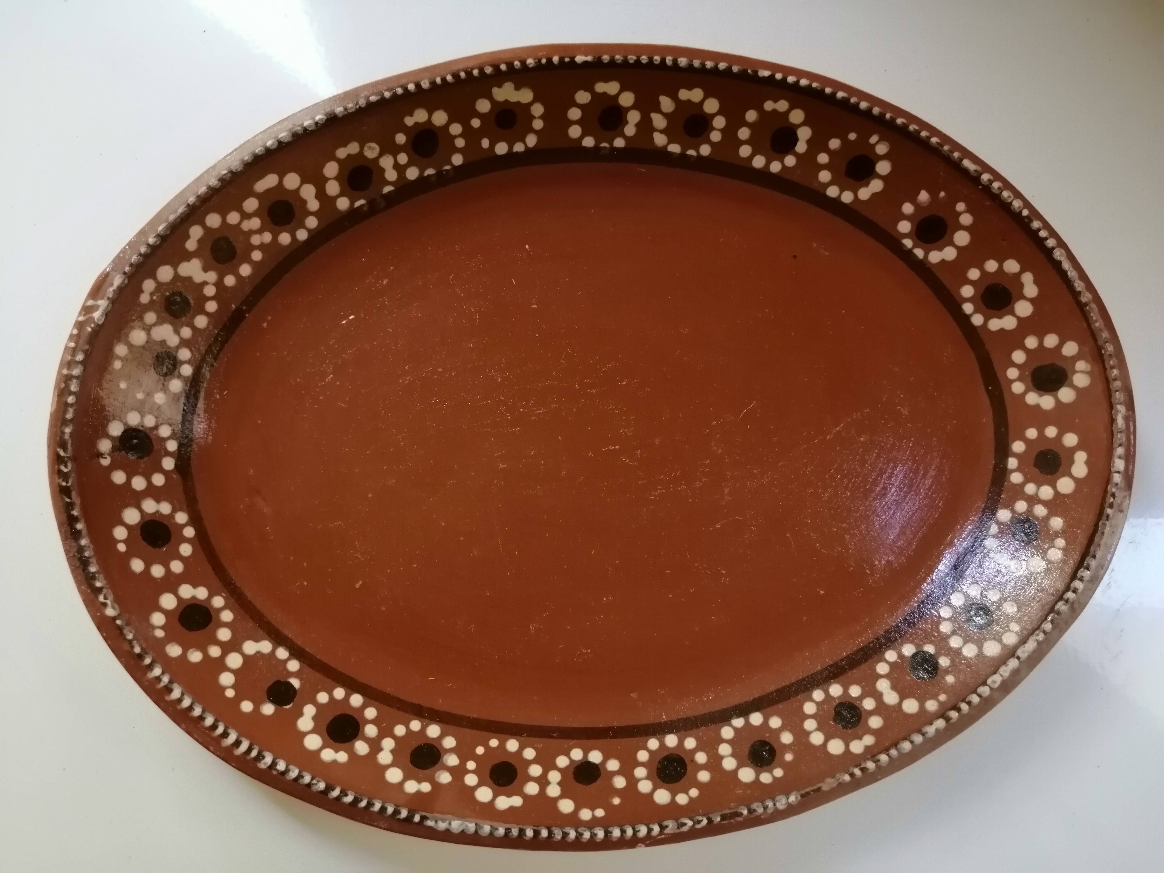 Oval plate in varnished sandstone 70'