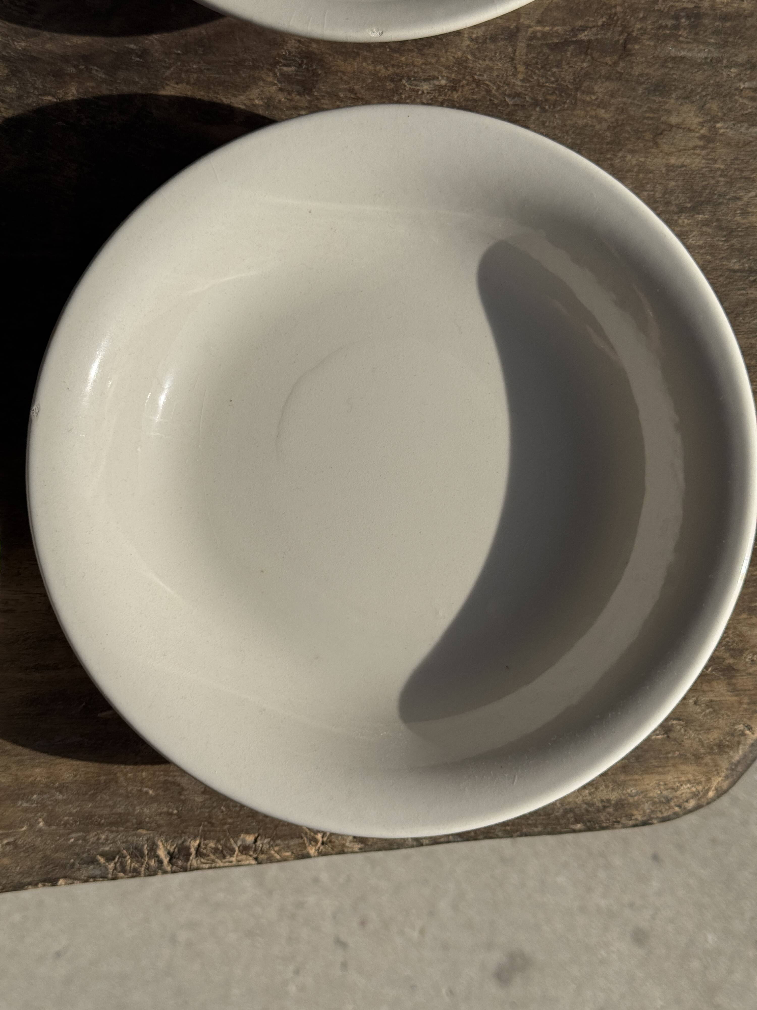 Set of 5 thick white deep plates, no brand, D21.5.