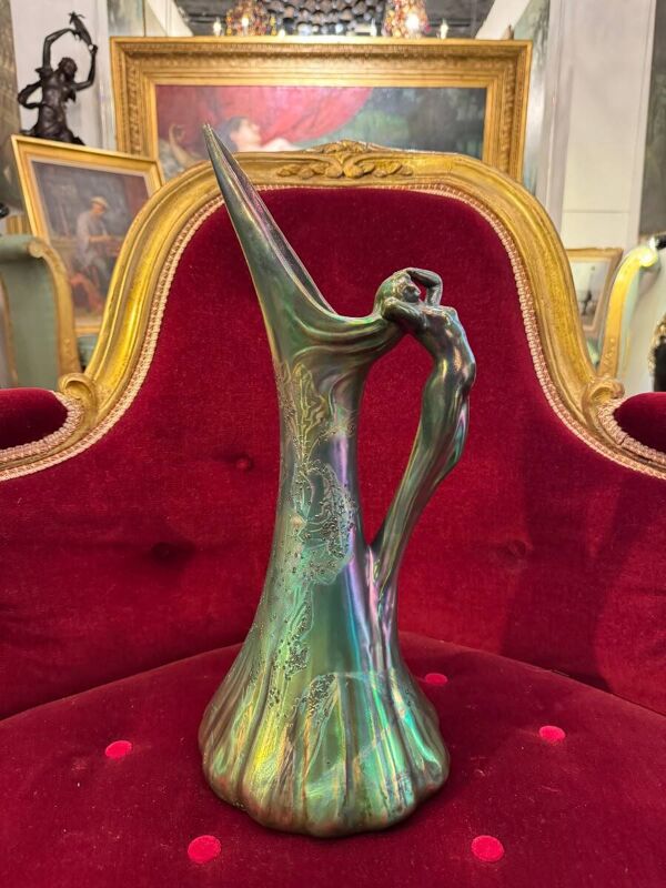 Delphin Massier à Vallauris vase art nouveau en céramique irisé