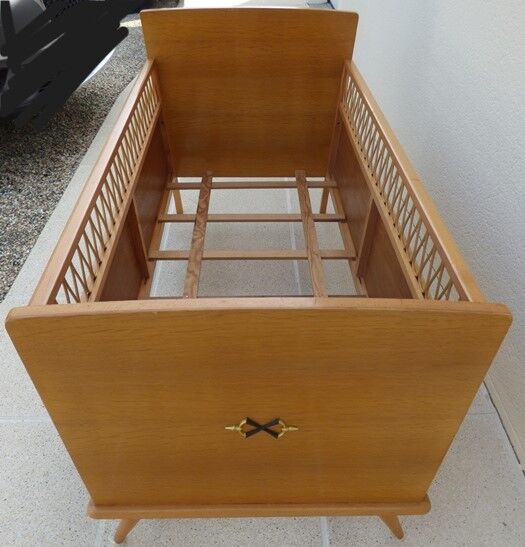 Art Deco baby with its wooden compass feet