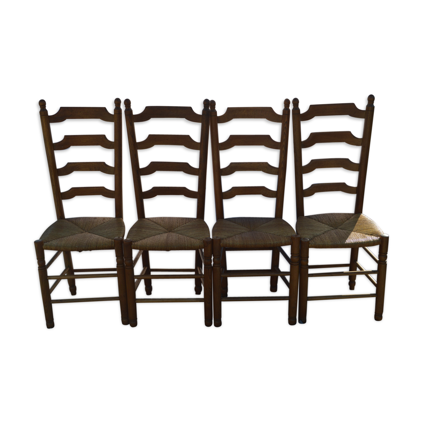 Ensemble de 4 chaises à hauts dossiers en chêne