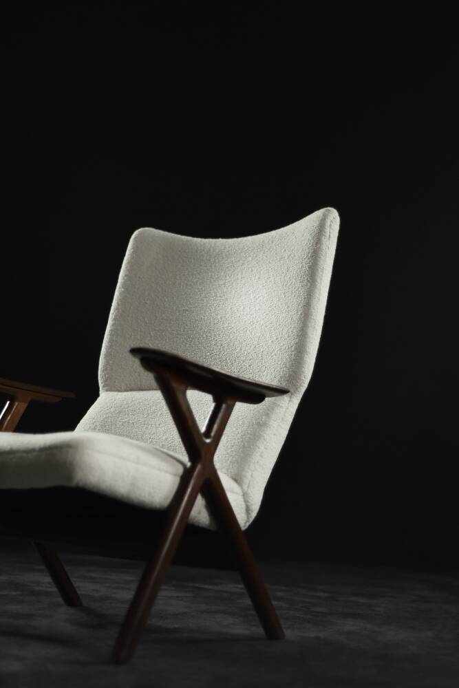 Fauteuil haut de salon vintage en teck et tissu bouclé blanc du milieu du siècle norvégien, années 1960